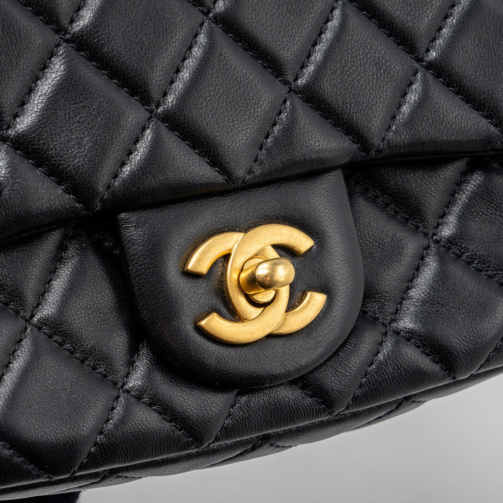 chanel-pearl-crush-mini-square-lambskin-black-ghwmicrochip