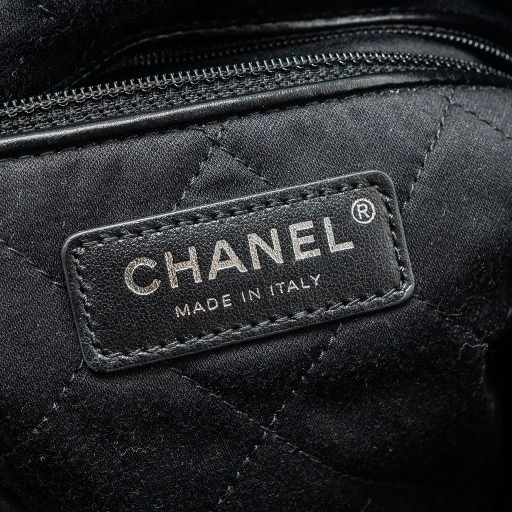 chanel-medium-22-bag-calfskin-black-shw-microchip