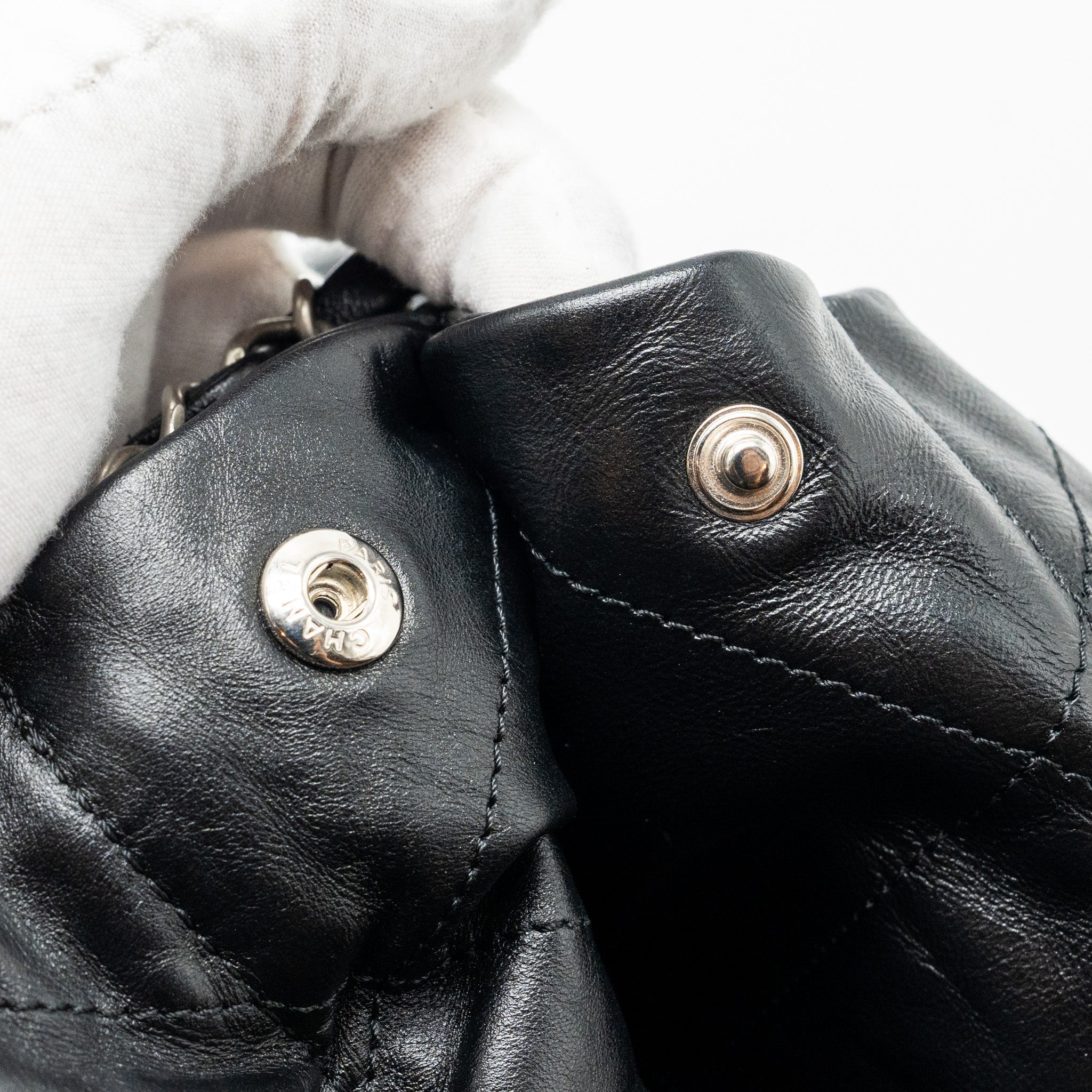 chanel-medium-22-bag-calfskin-black-shw-microchip