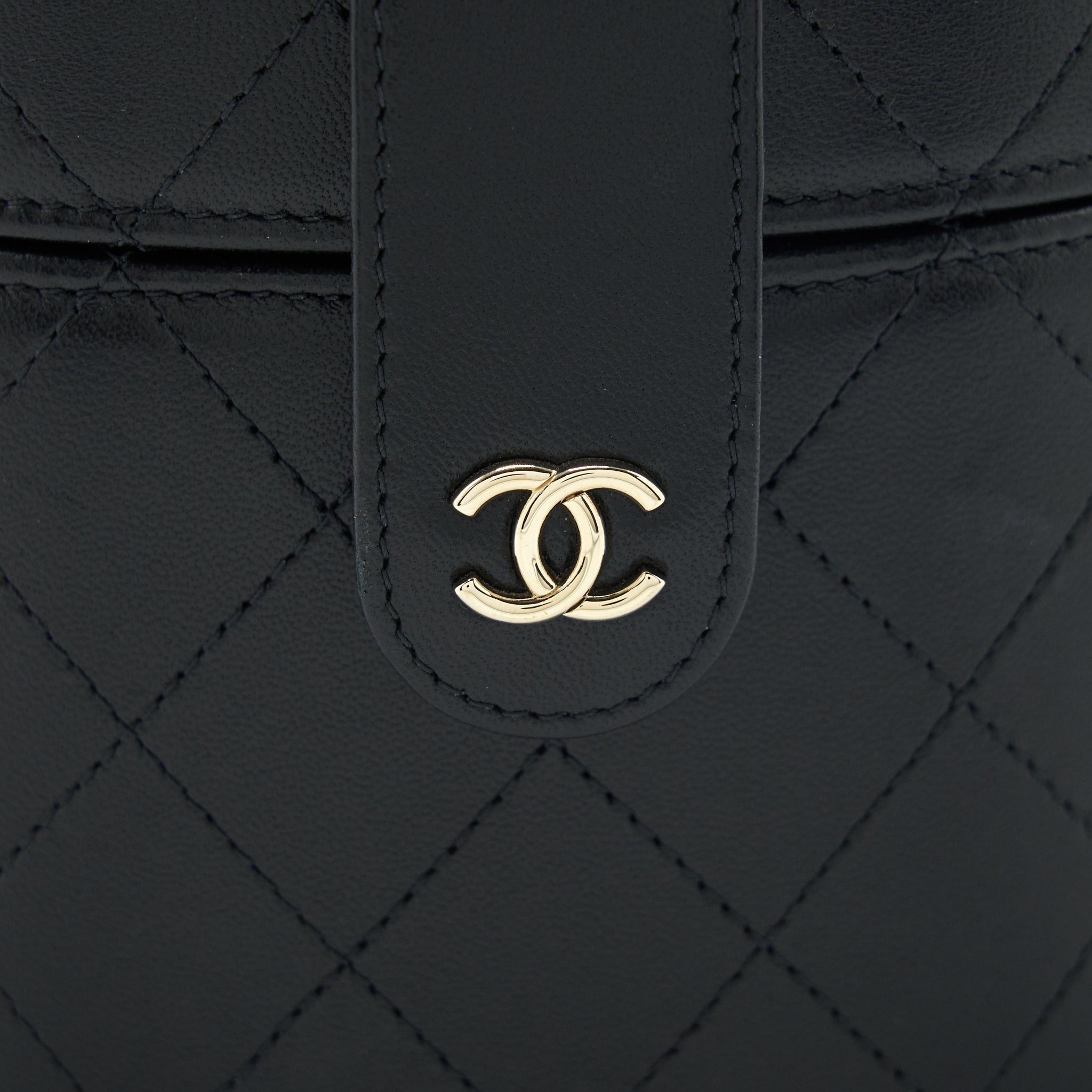 chanel-small-vanity-with-chain-lambskin-black-lghw