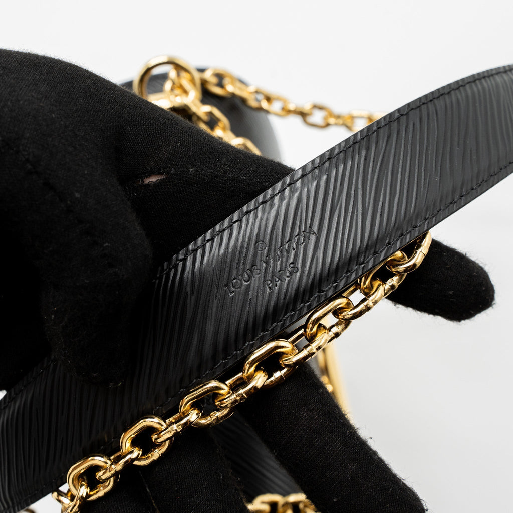 louis-vuitton-twist-mm-epi-black-ghw-1