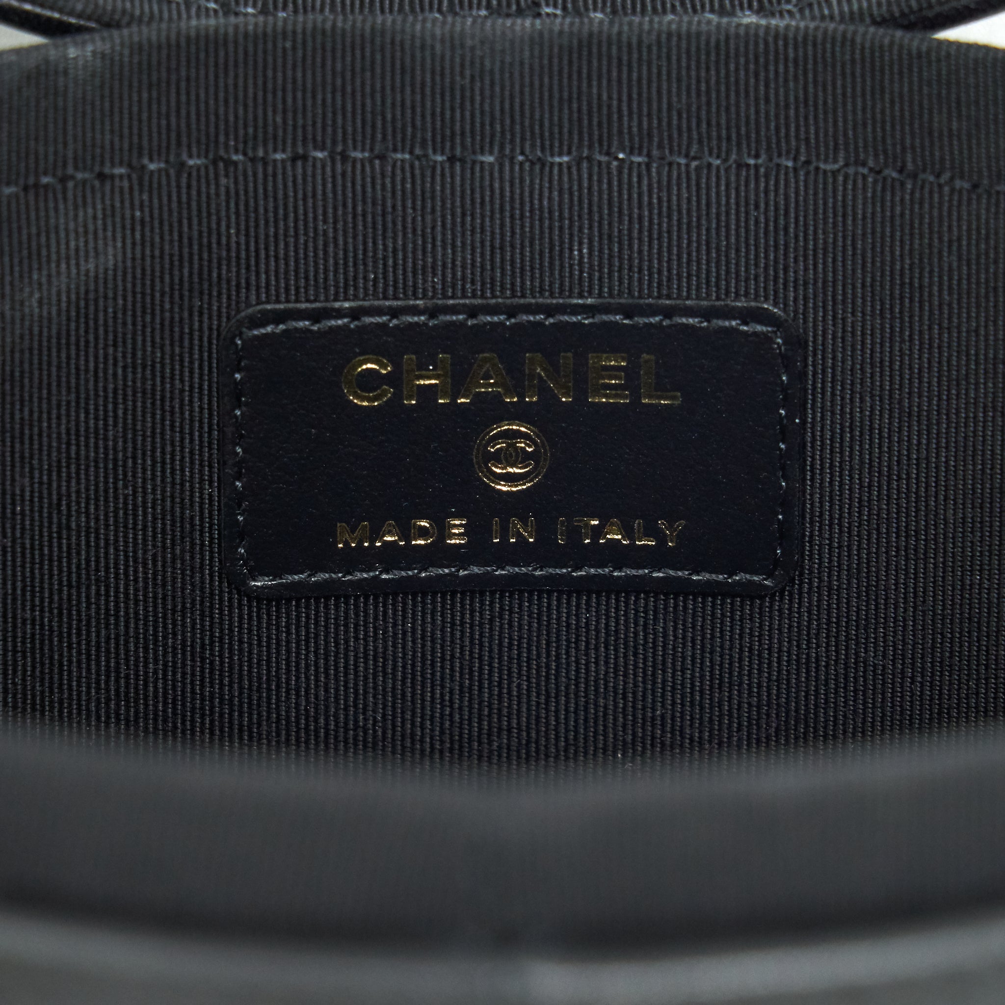 chanel-small-vanity-with-chain-lambskin-black-lghw