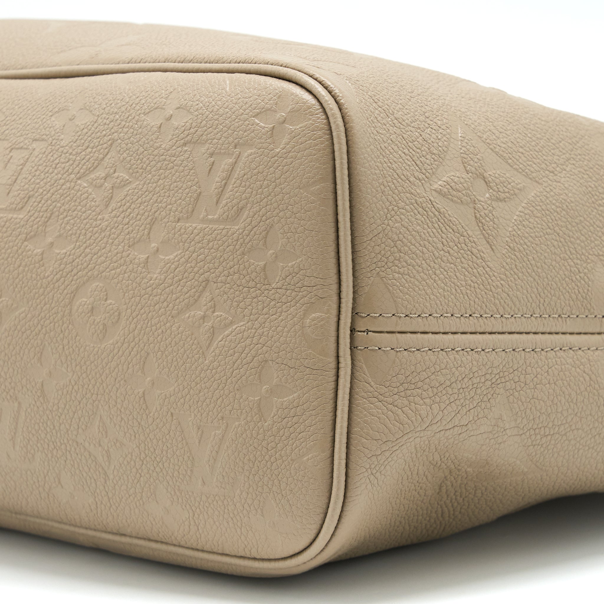 louis-vuitton-neverfull-mm-monogram-empreinte-leather-tourterelle-ghw