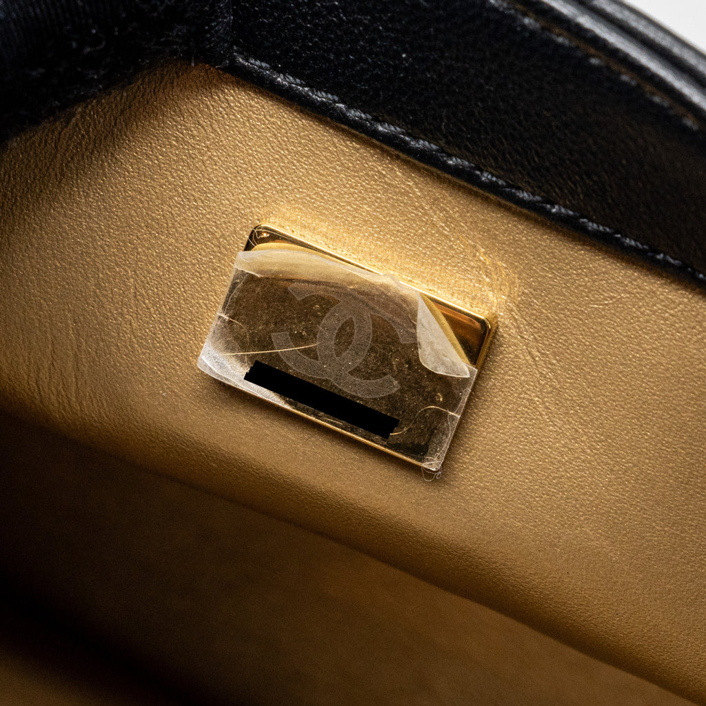 chanel-pearl-crush-mini-square-lambskin-black-ghwmicrochip