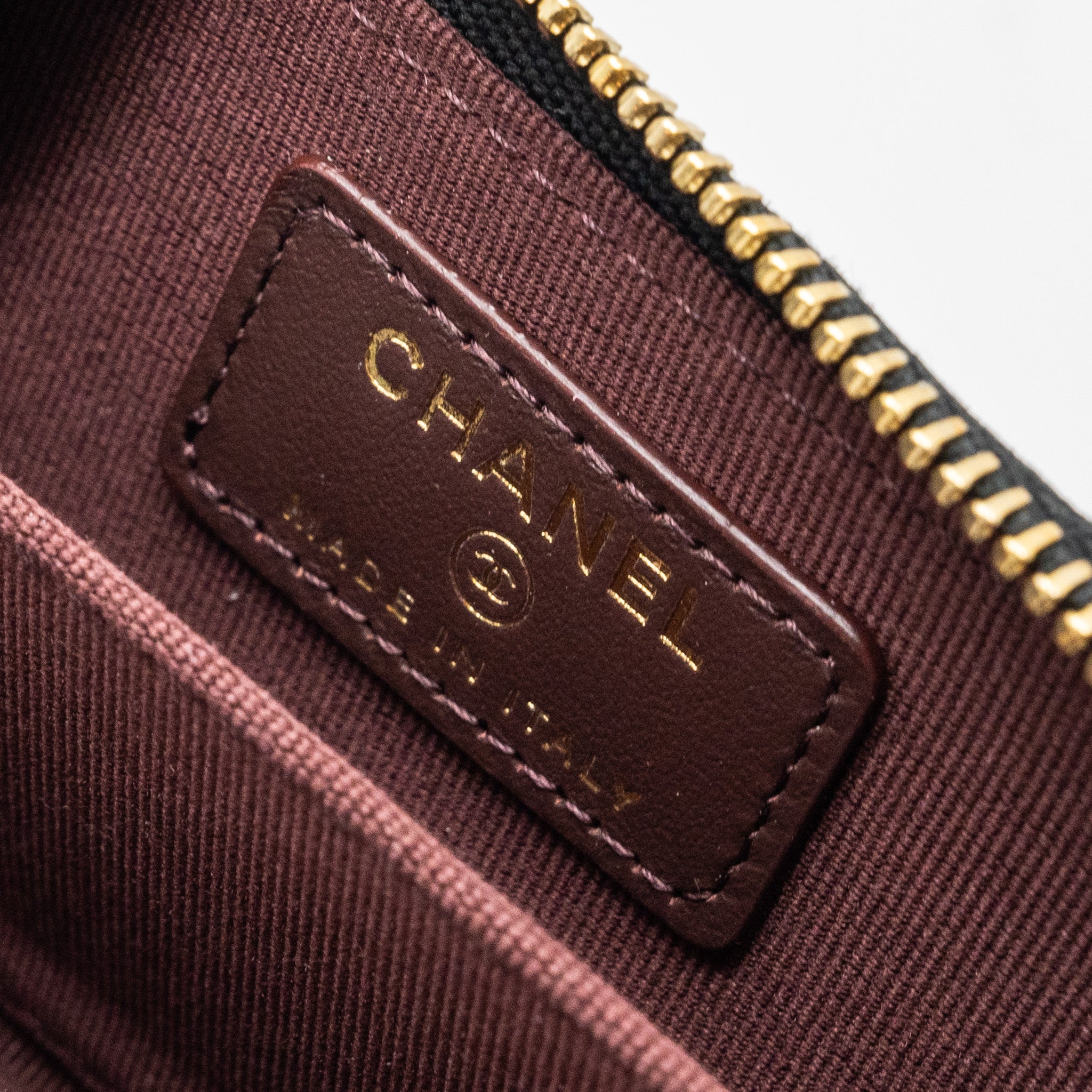 chanel-quilted-zipper-card-holder-caviar-black-ghw-microchip