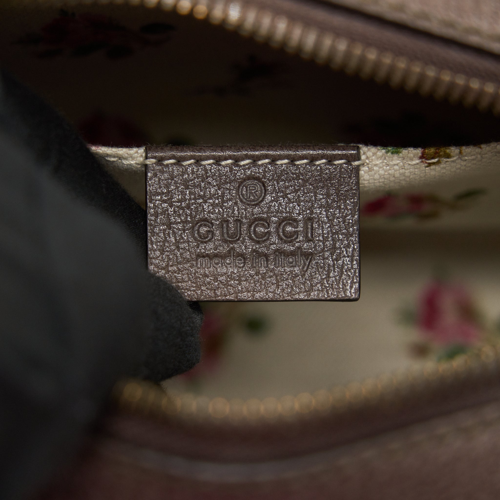 gucci-gg-supreme-crossbody-bag-brown