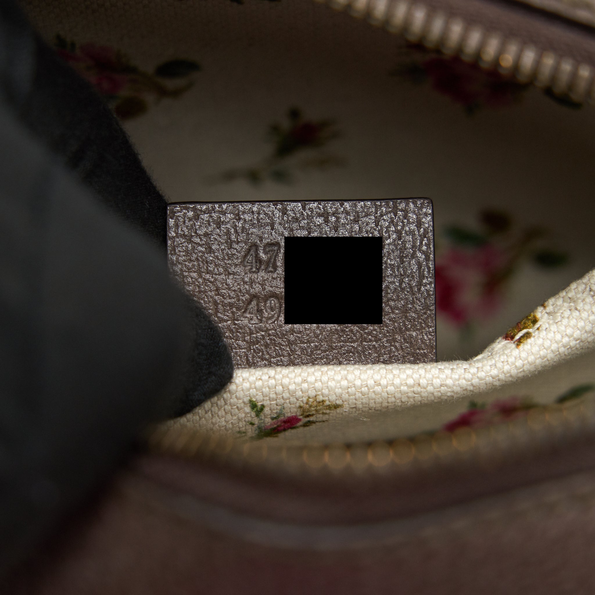 gucci-gg-supreme-crossbody-bag-brown