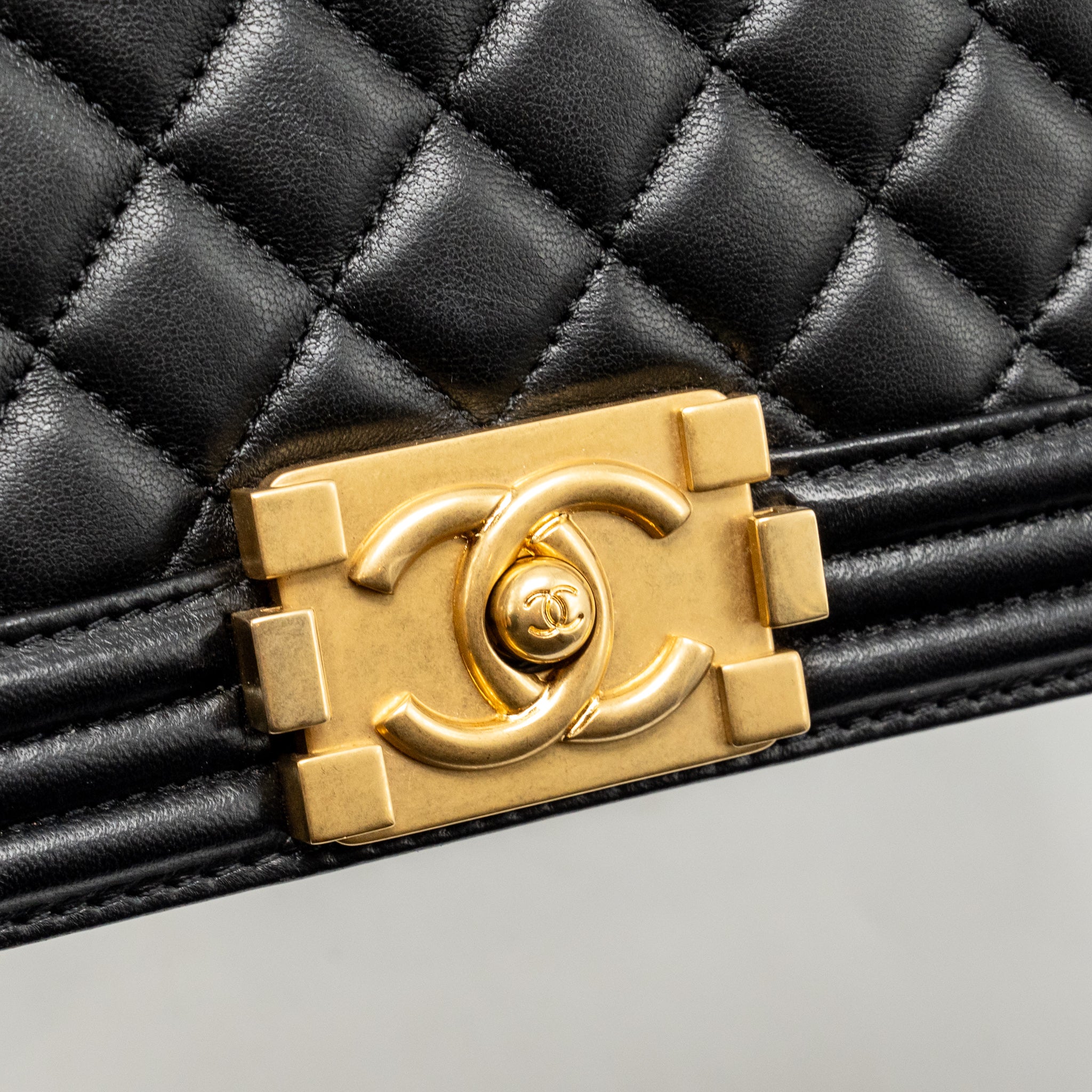 chanel-medium-boy-bag-lambskin-black-ghw-2