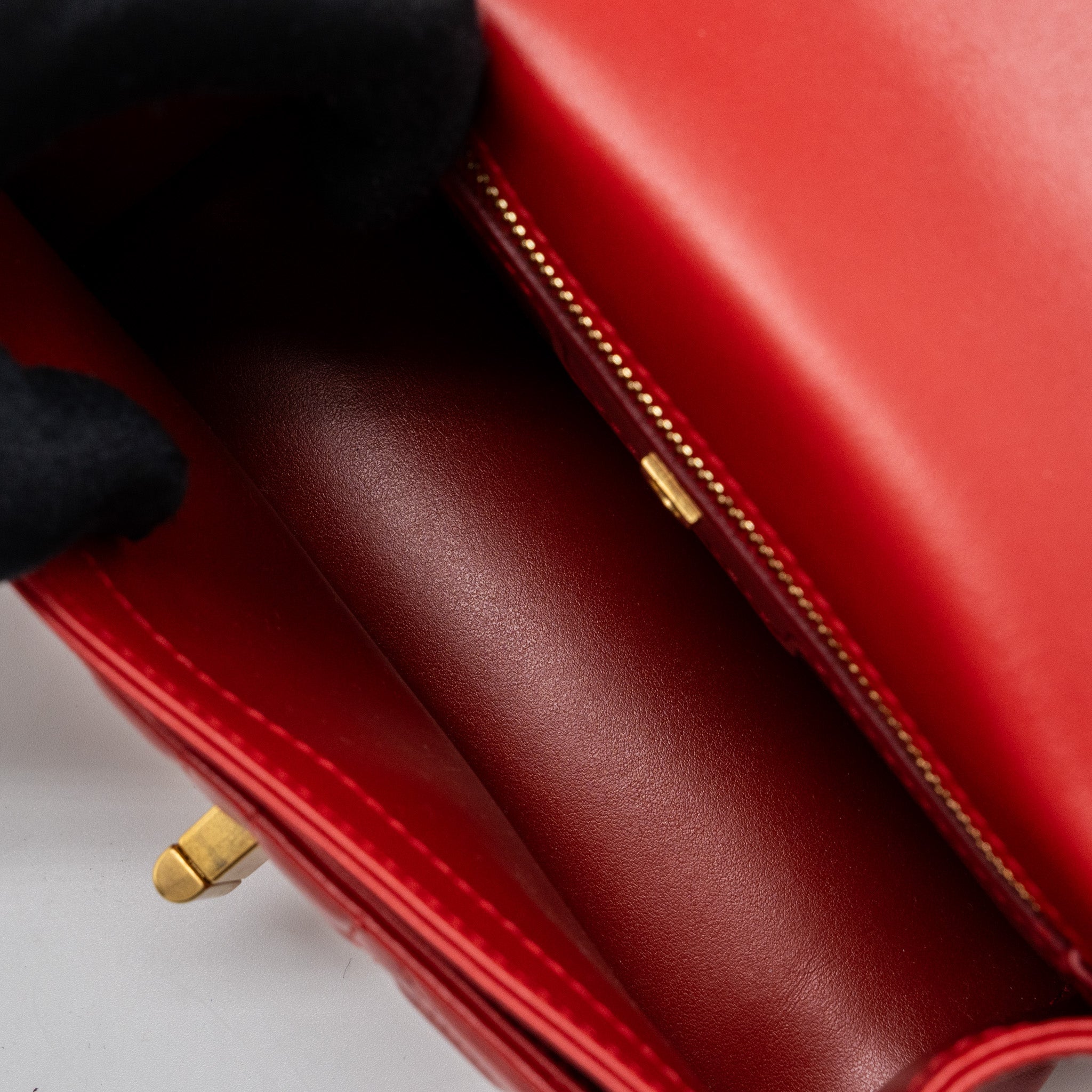 salvatore-ferragamo-glancing-shoulder-bag-calfskin-red-ghw