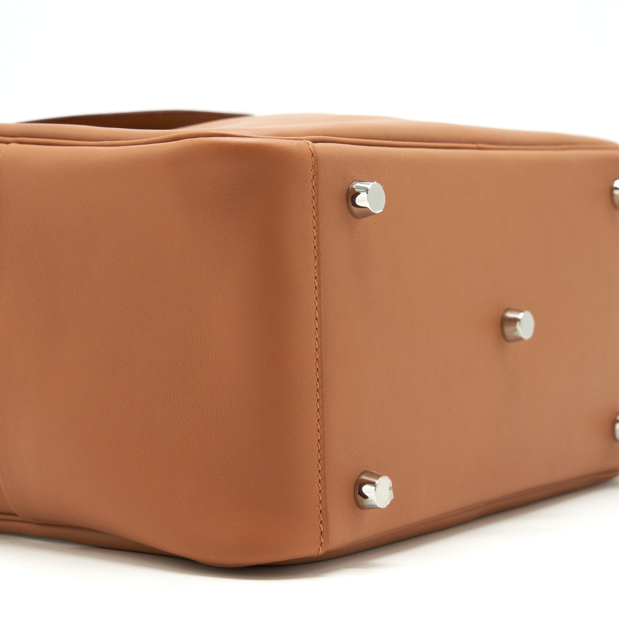 hermes-lindy-26-swift-gold-shw-with-detailed-shoulder-strap-with-an-extra-twilly-stamp-c