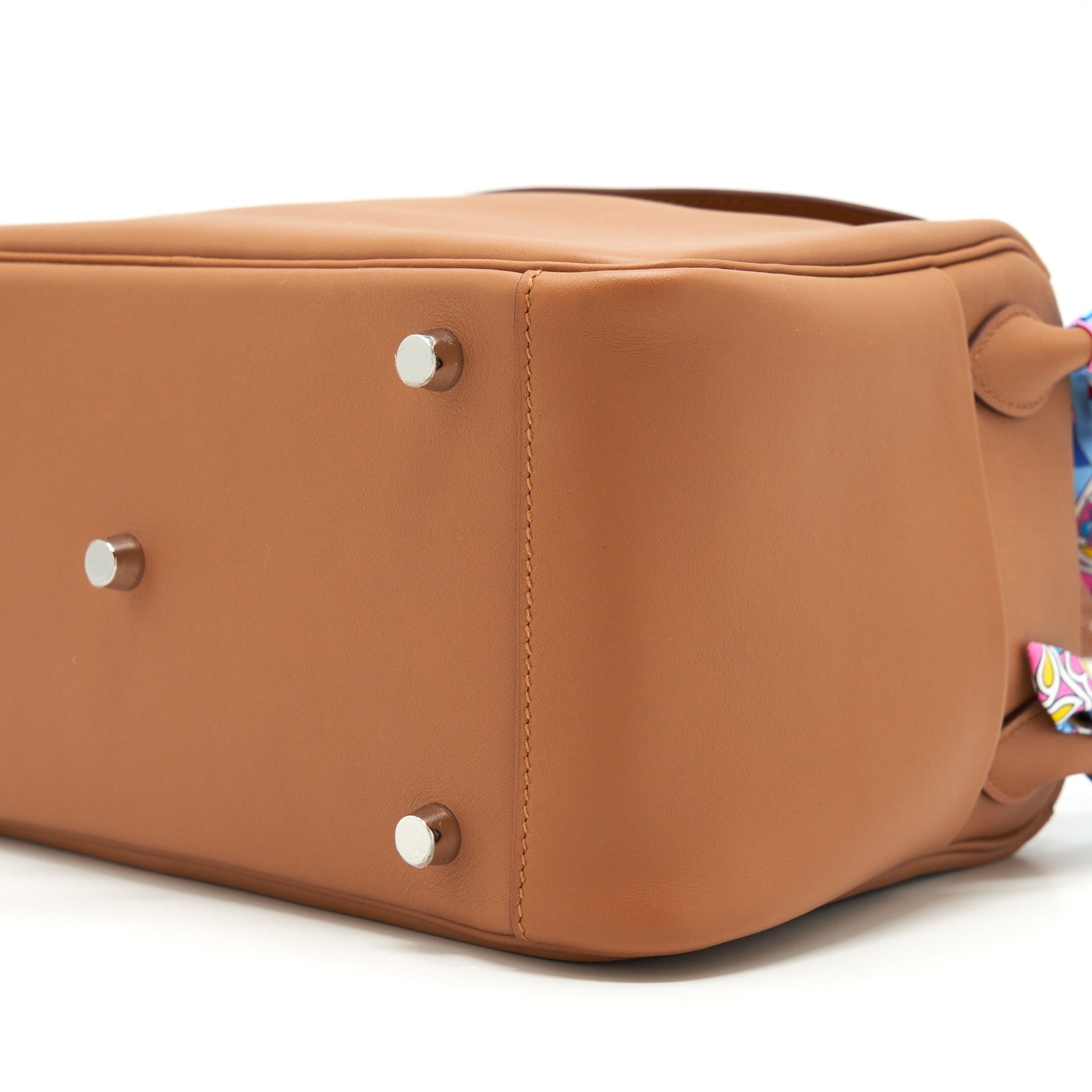 hermes-lindy-26-swift-gold-shw-with-detailed-shoulder-strap-with-an-extra-twilly-stamp-c