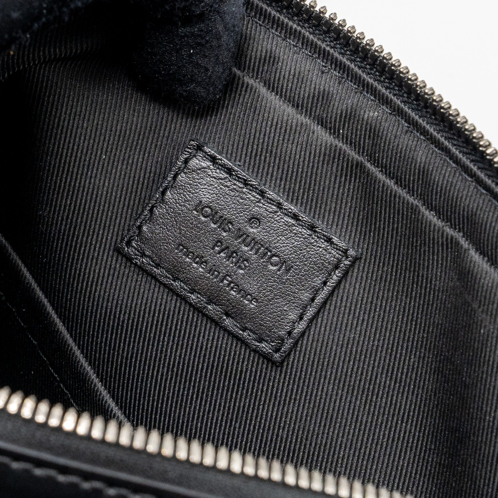 louis-vuitton-trio-messenger-bag-monogram-eclipse-shw-1