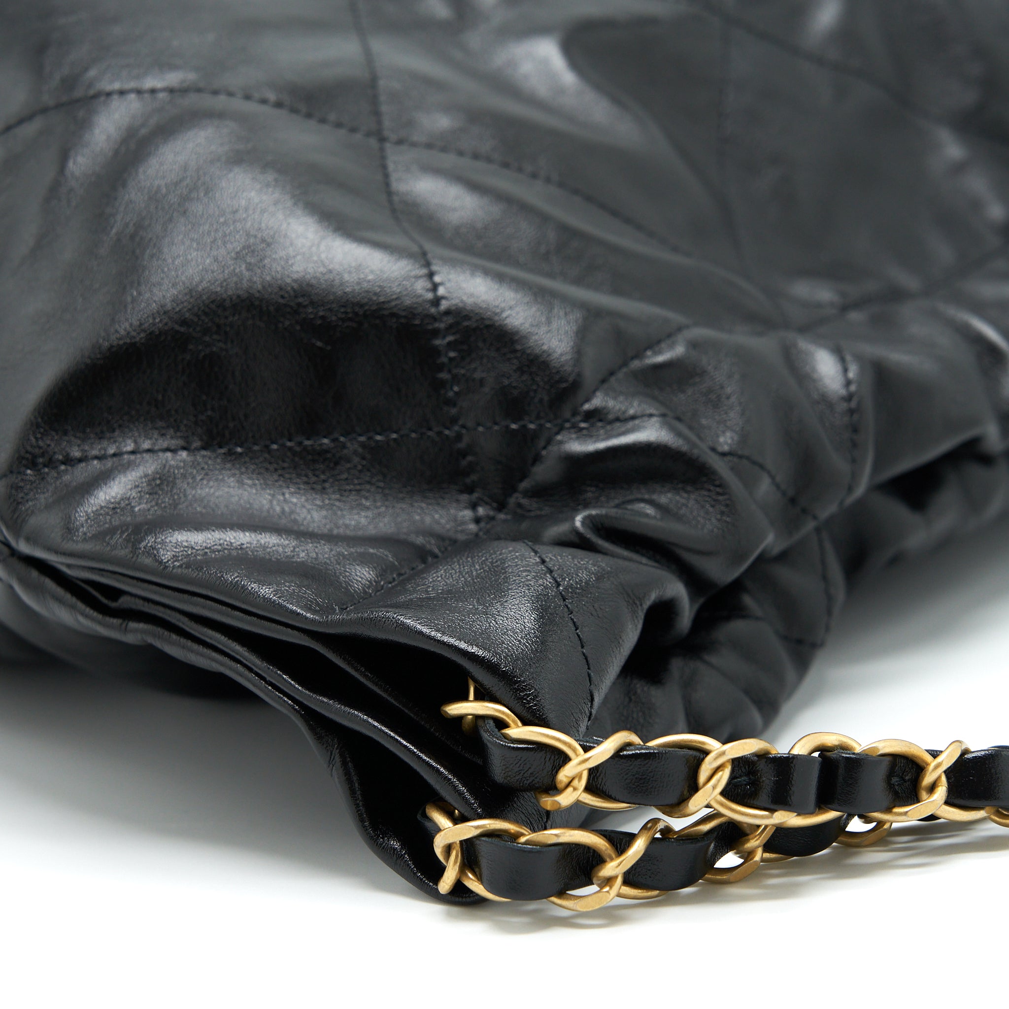 chanel-22-bag-shiny-calfskin-black-ghw