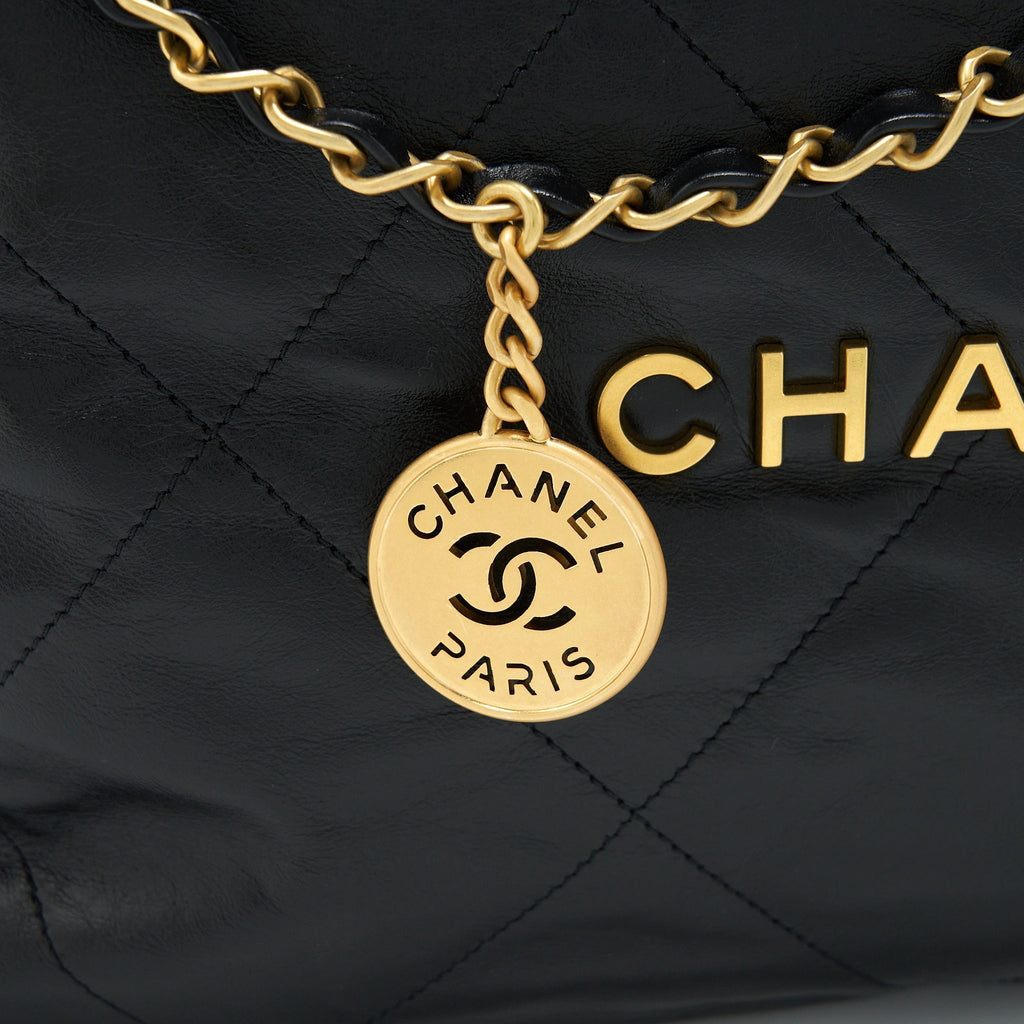 chanel-22-bag-shiny-calfskin-black-ghw