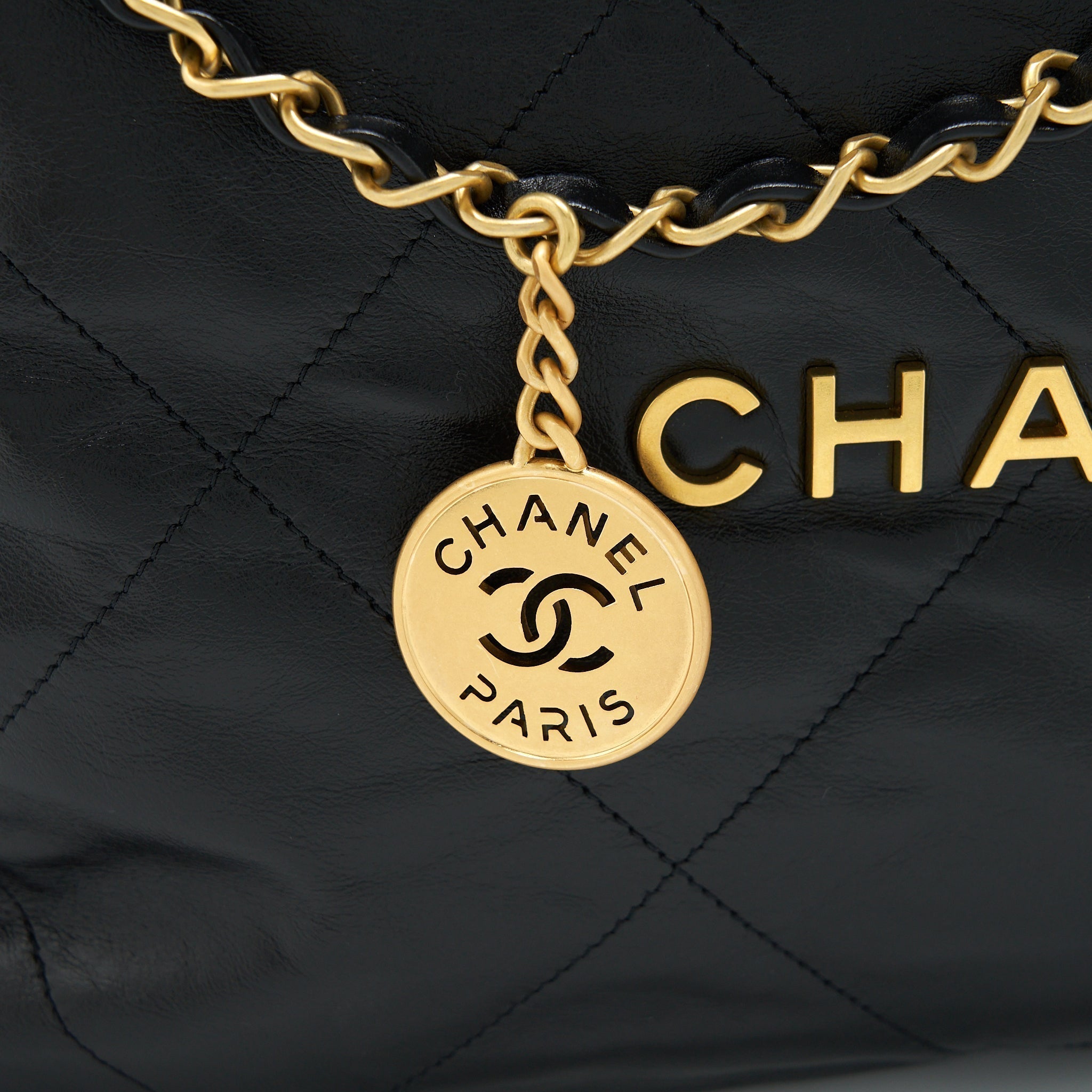 chanel-22-bag-shiny-calfskin-black-ghw