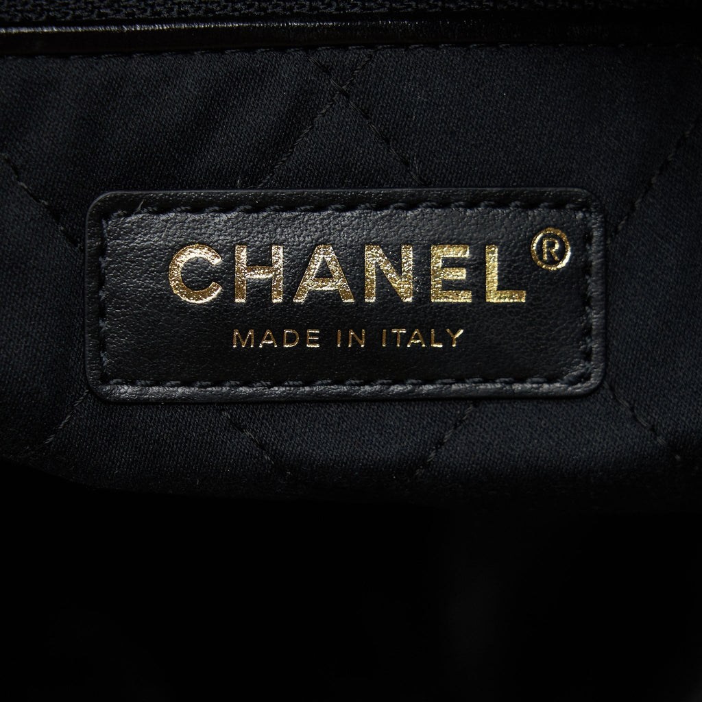 chanel-22-bag-shiny-calfskin-black-ghw