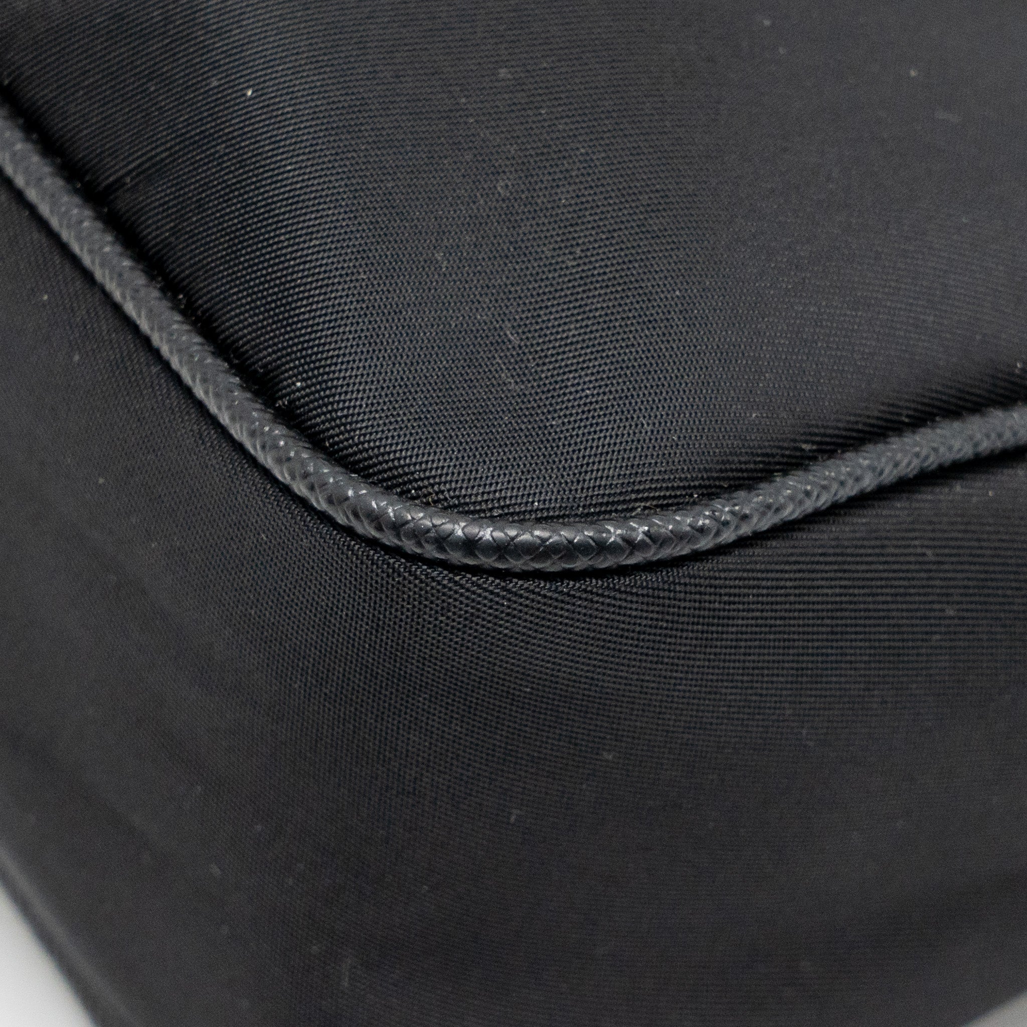 prada-reedition-2005-re-nylon-black-shw-1