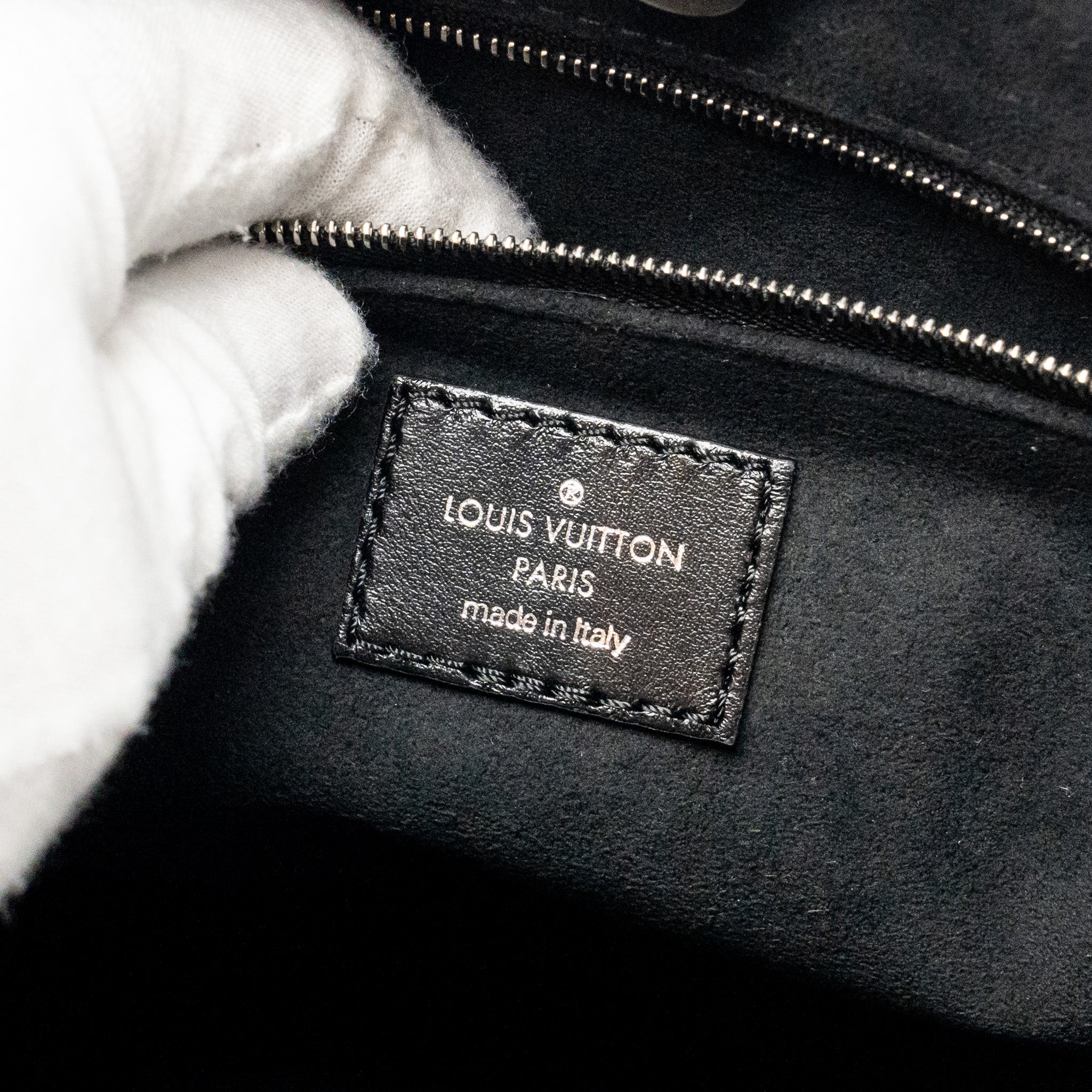 louis-vuitton-carryall-cargo-vibe-pm-lambskin-black-shw-copy-1