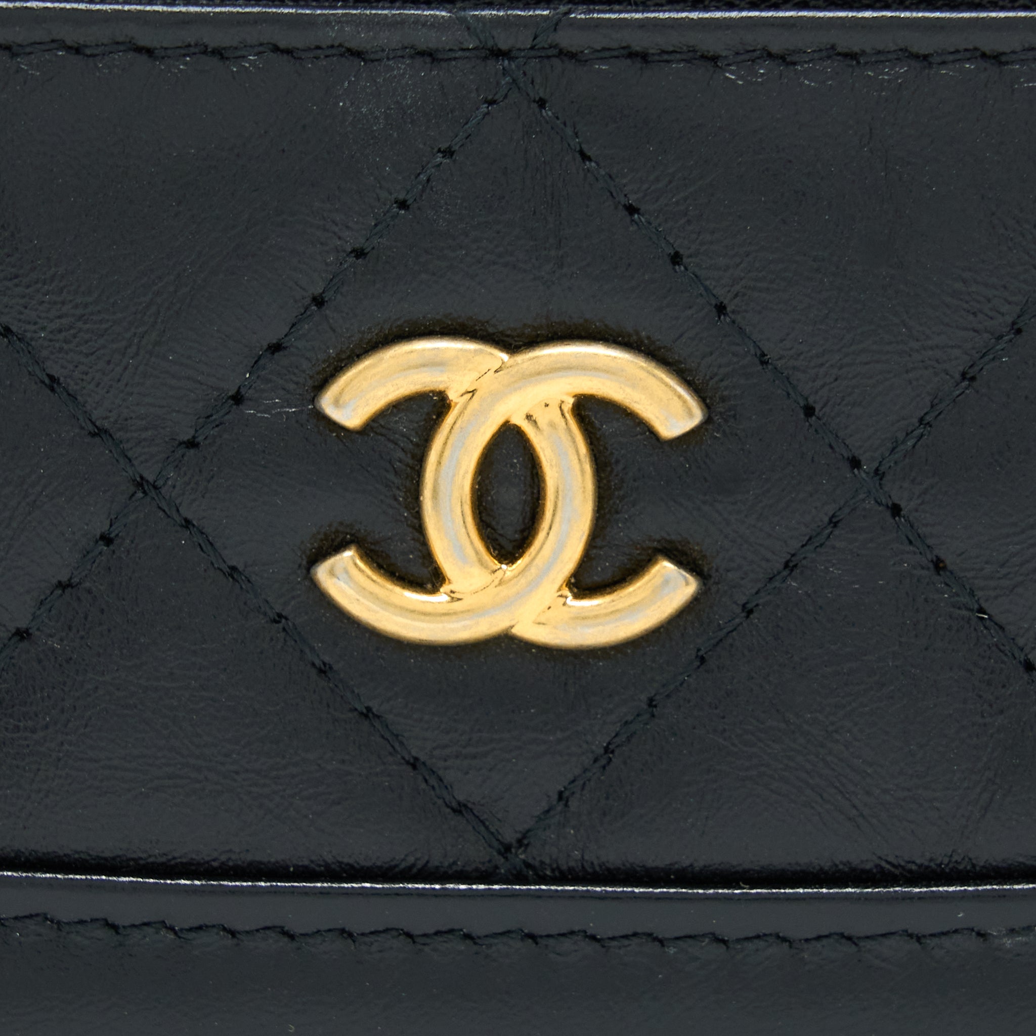 chanel-gabrielle-card-holder-aged-calfskin-black-ghw