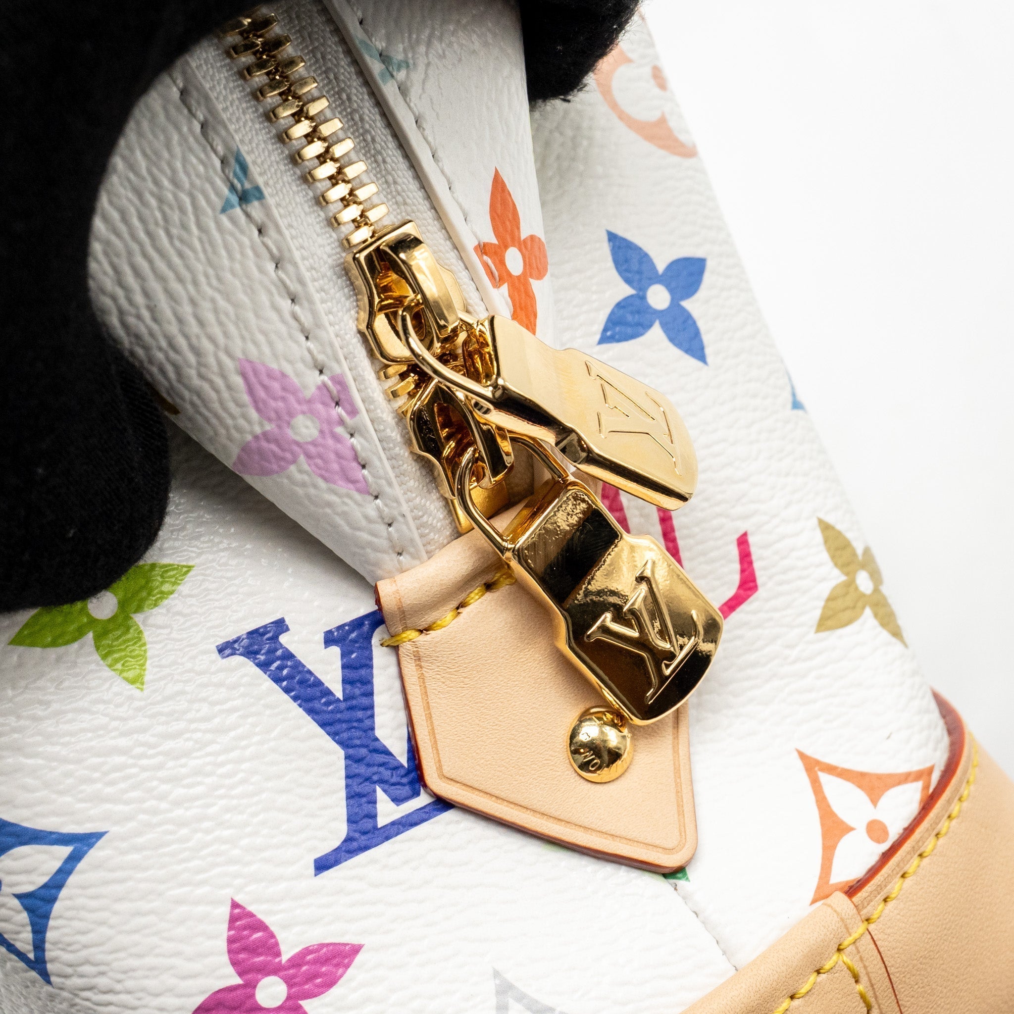 louis-vuitton-x-takashi-murakami-cosmetic-pouch-multicoloured-monogram-canvas-white-ghw