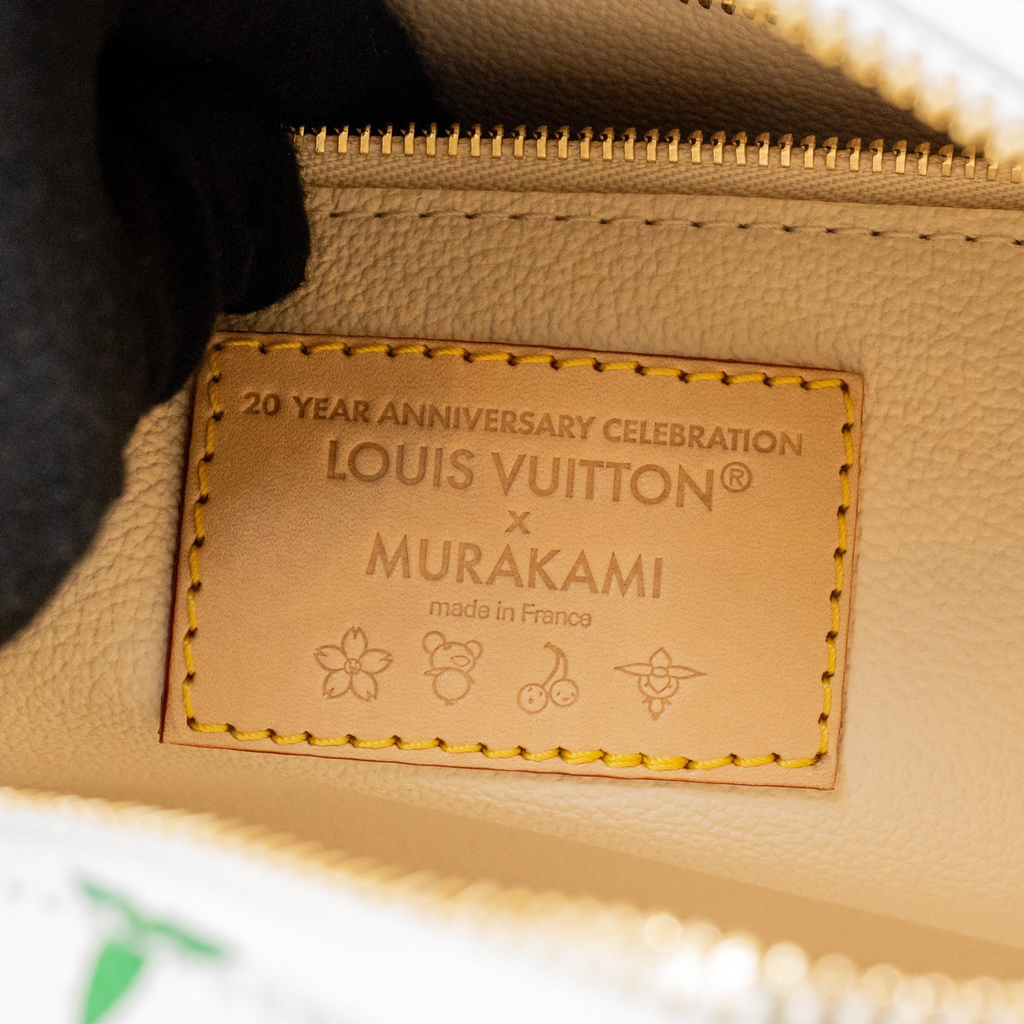 louis-vuitton-x-takashi-murakami-cosmetic-pouch-multicoloured-monogram-canvas-white-ghw