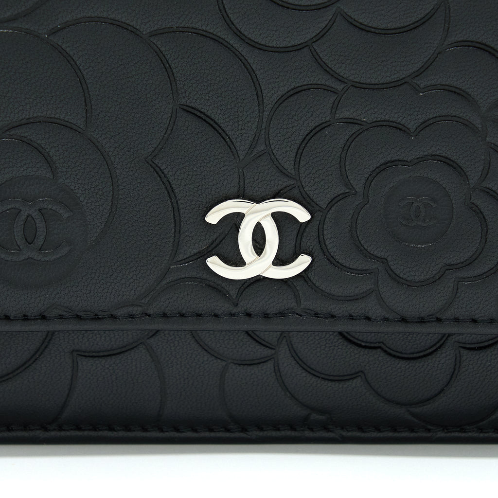chanel-camellia-wallet-on-chain-lambskin-black-shw