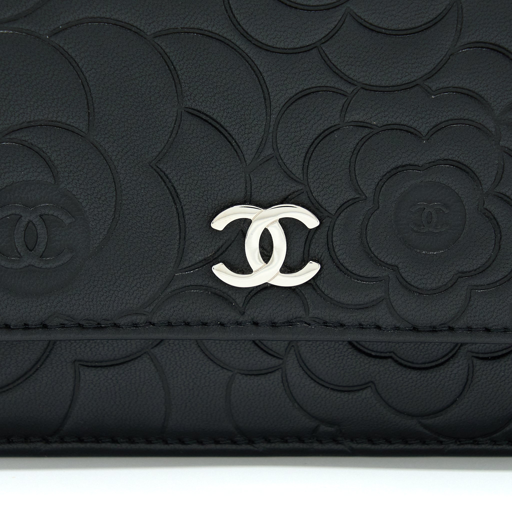 chanel-camellia-wallet-on-chain-lambskin-black-shw