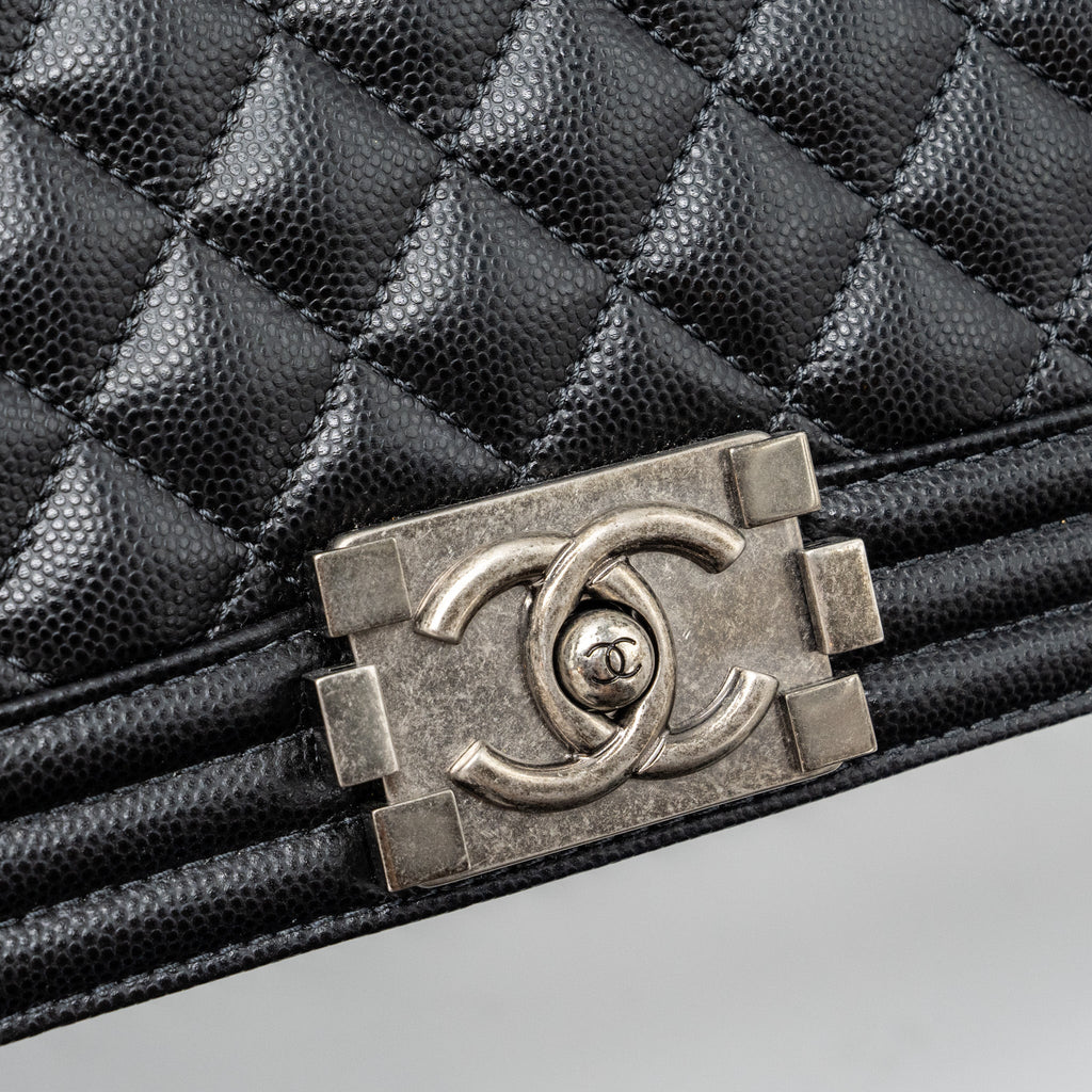 chanel-medium-boy-bag-caviar-black-ruthenium-silver-hardwaremicrochip