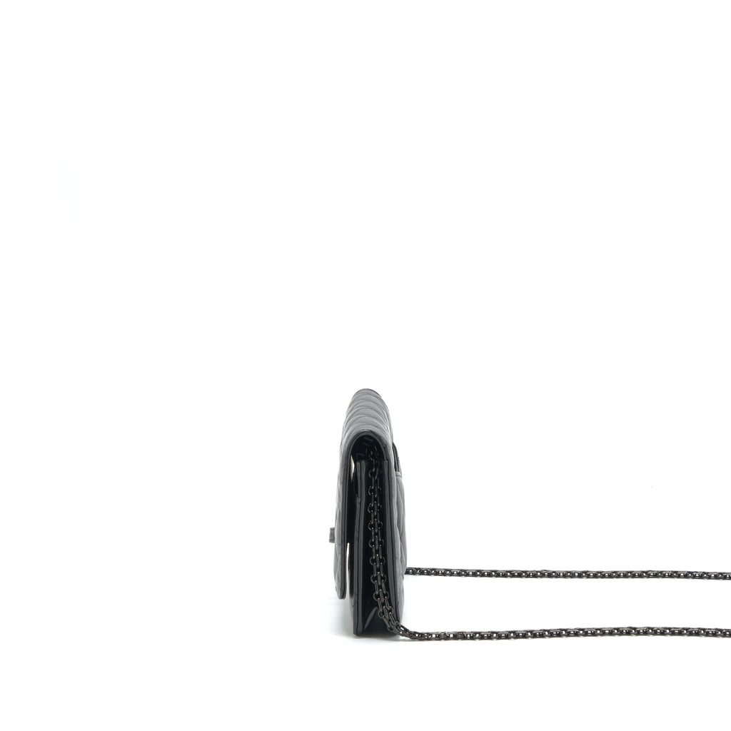 chanel-reissue-wallet-on-chain-aged-calfskin-black-with-black-hardware