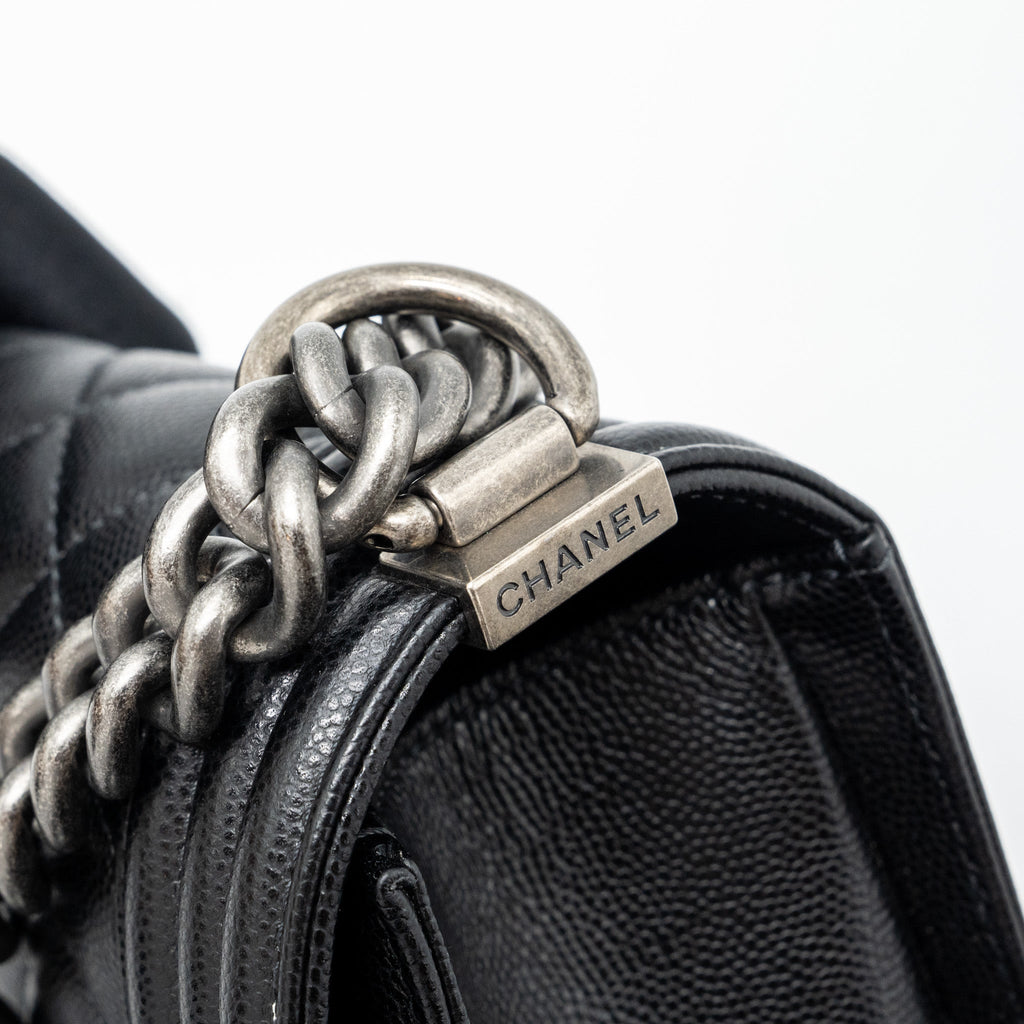 chanel-medium-boy-bag-caviar-black-ruthenium-silver-hardwaremicrochip