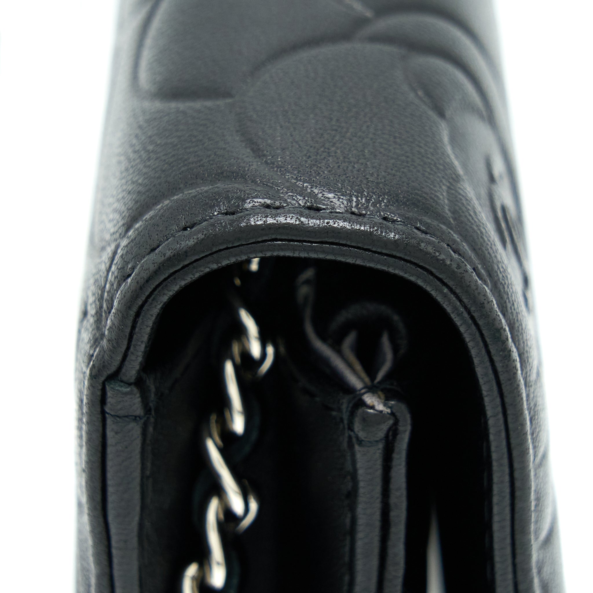 chanel-camellia-wallet-on-chain-lambskin-black-shw