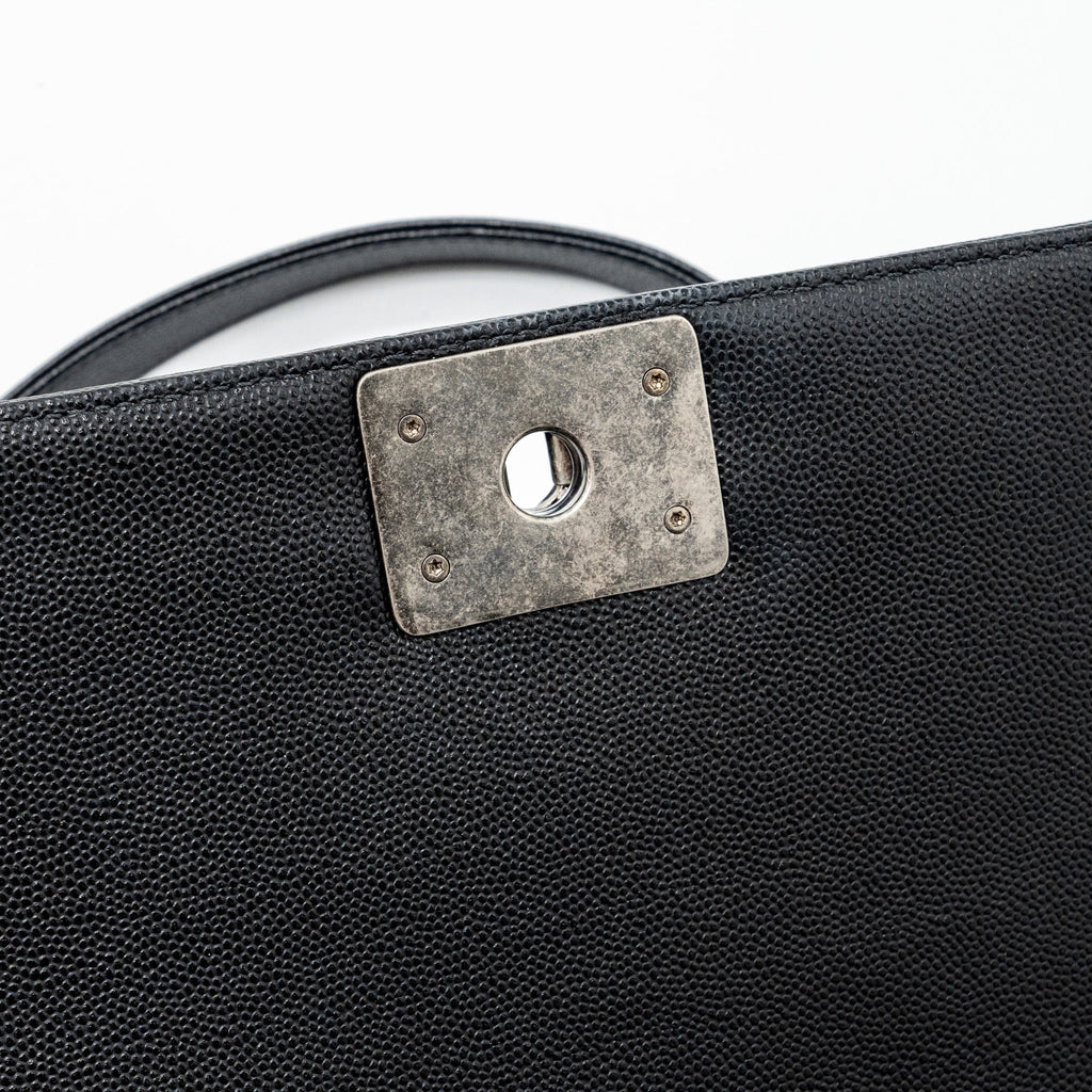chanel-medium-boy-bag-caviar-black-ruthenium-silver-hardwaremicrochip