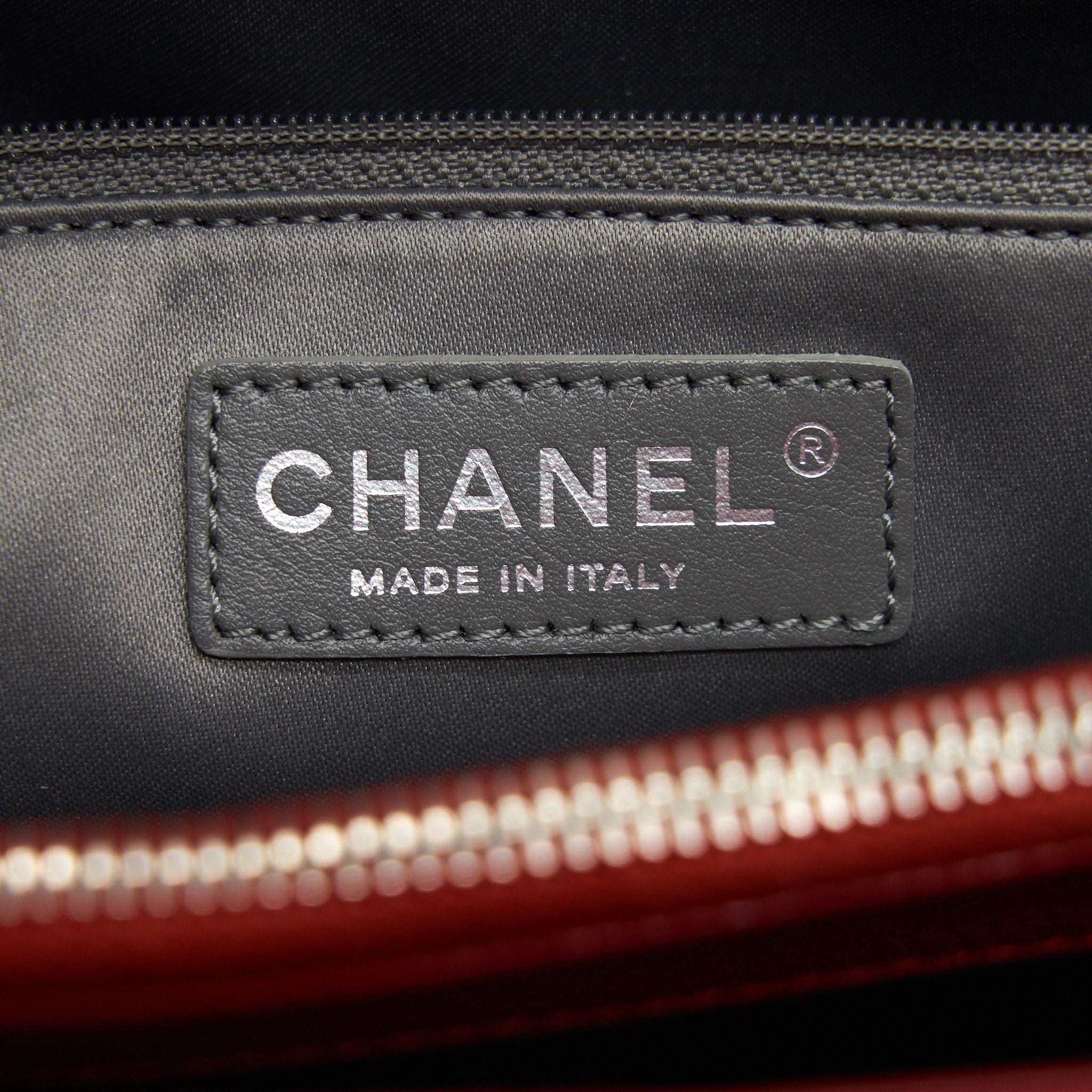 chanel-grand-shopping-tote-caviar-red-with-shw
