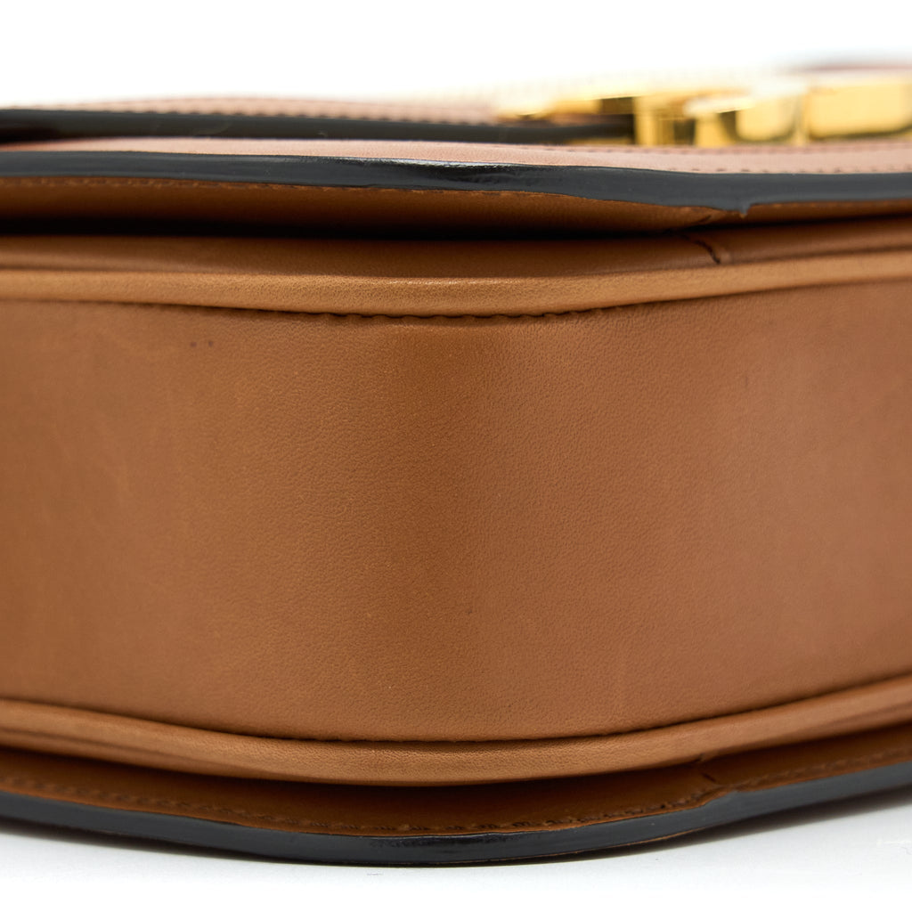 celine-medium-triomphe-bag-in-textile-natural-calfskin-ghw