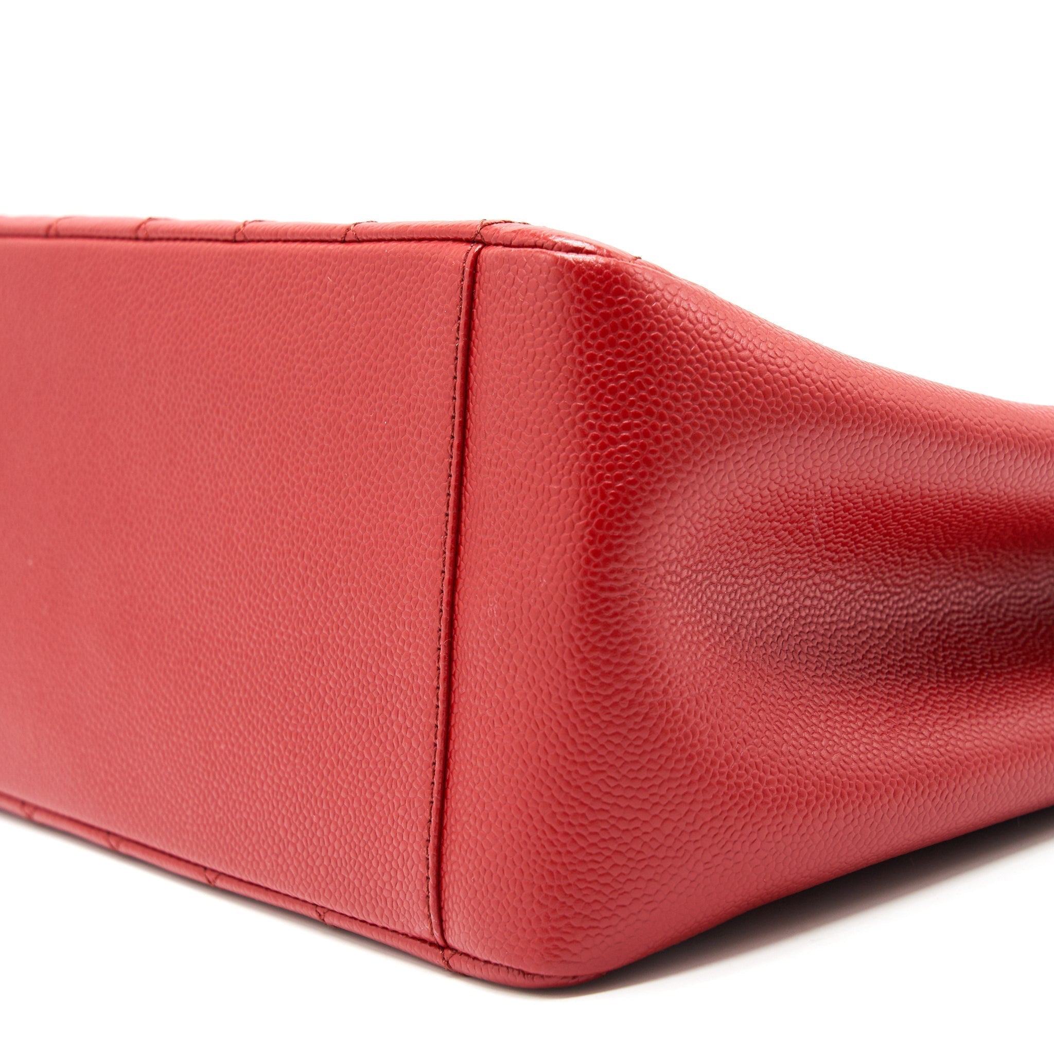 chanel-grand-shopping-tote-caviar-red-with-shw