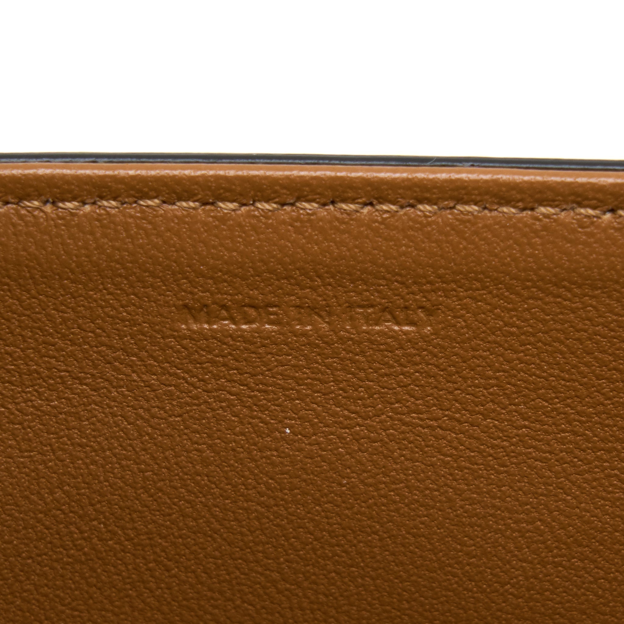 celine-medium-triomphe-bag-in-textile-natural-calfskin-ghw