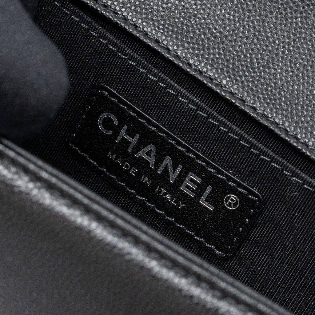 chanel-medium-boy-bag-caviar-black-ruthenium-silver-hardwaremicrochip