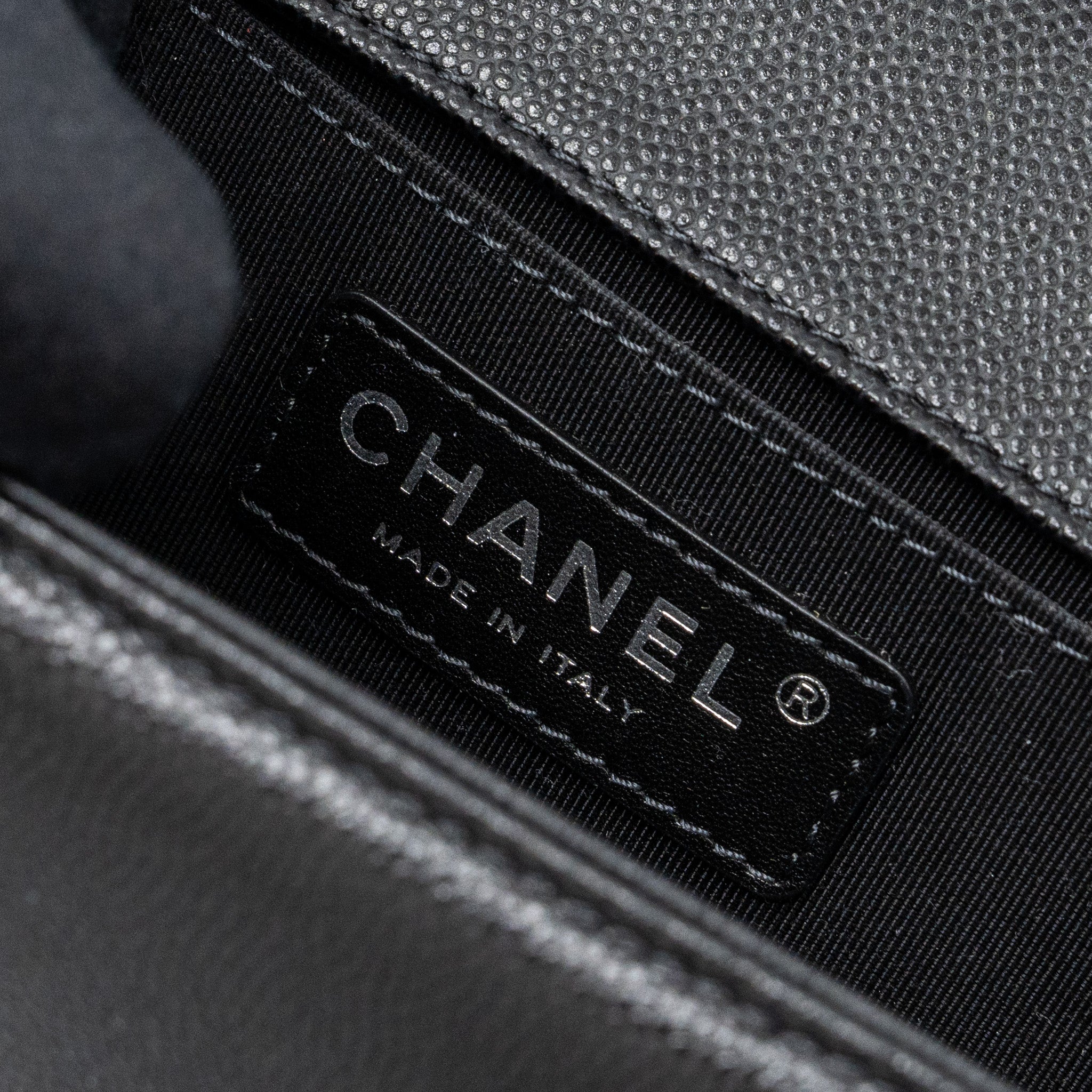 chanel-medium-boy-bag-caviar-black-ruthenium-silver-hardwaremicrochip