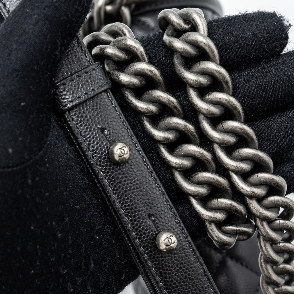 chanel-medium-boy-bag-caviar-black-ruthenium-silver-hardwaremicrochip