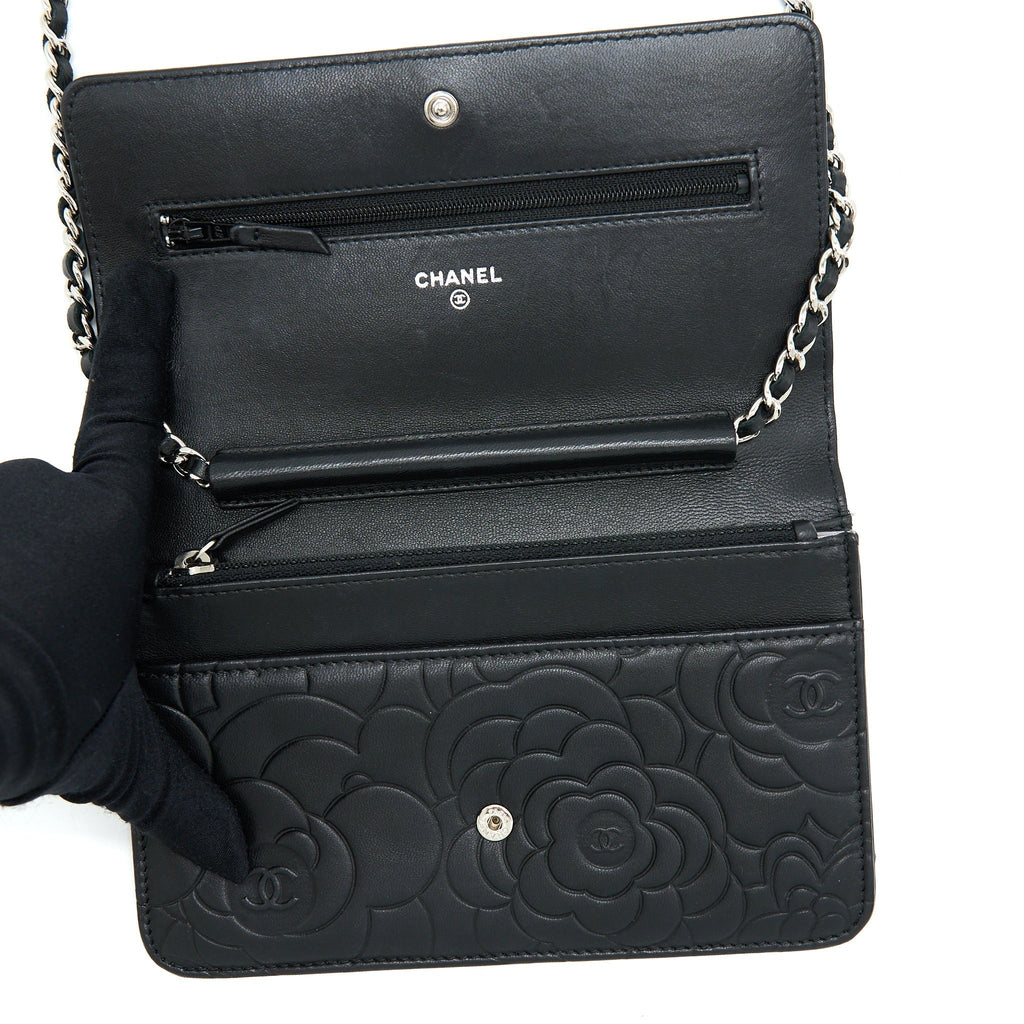 chanel-camellia-wallet-on-chain-lambskin-black-shw