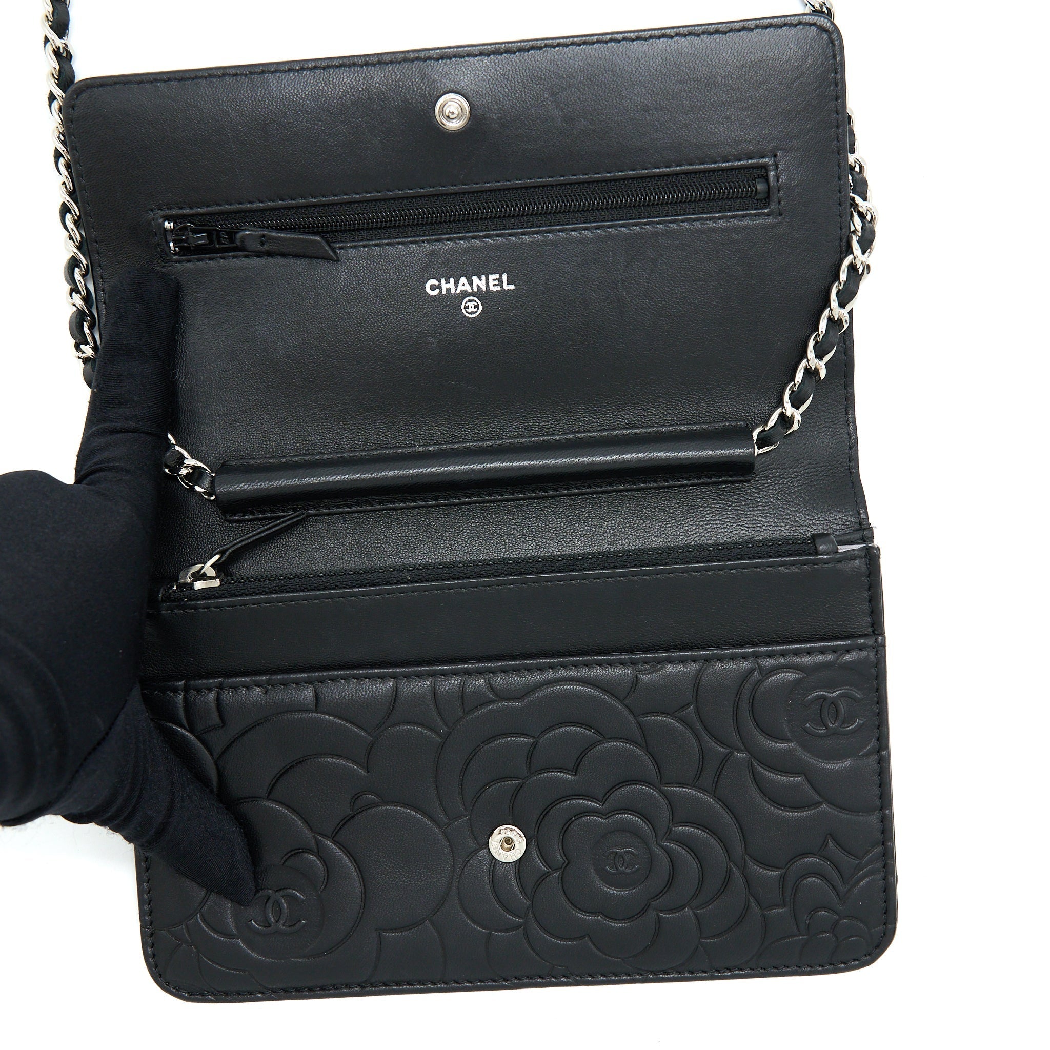 chanel-camellia-wallet-on-chain-lambskin-black-shw
