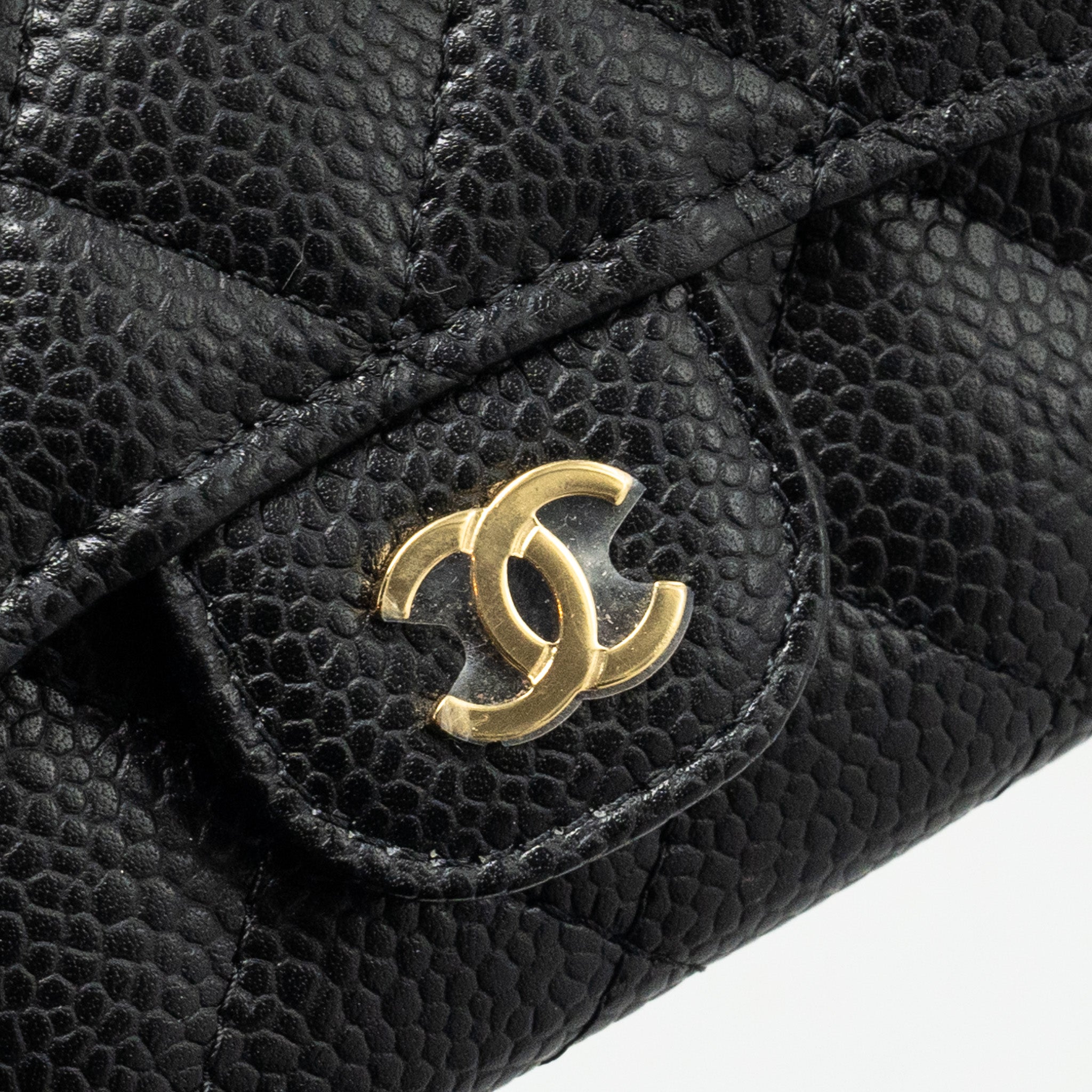 chanel-classic-flap-card-holder-caviar-black-ghwmicrochip-1