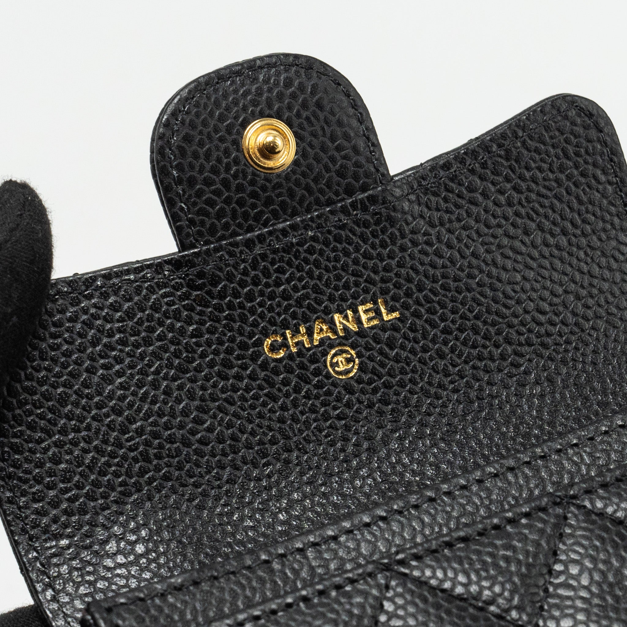 chanel-classic-flap-card-holder-caviar-black-ghwmicrochip-1