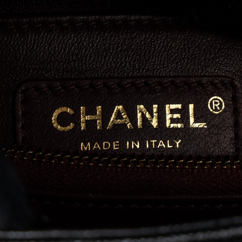 chanel-medium-coco-handle-flap-bag-lizard-embossed-handle-caviar-black-lghw