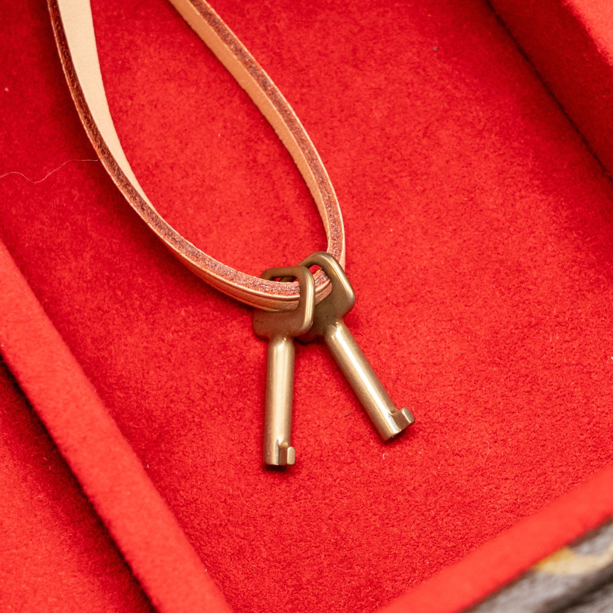 louis-vuitton-coffret-joaillerie-monogram-canvas-rouge-fusion