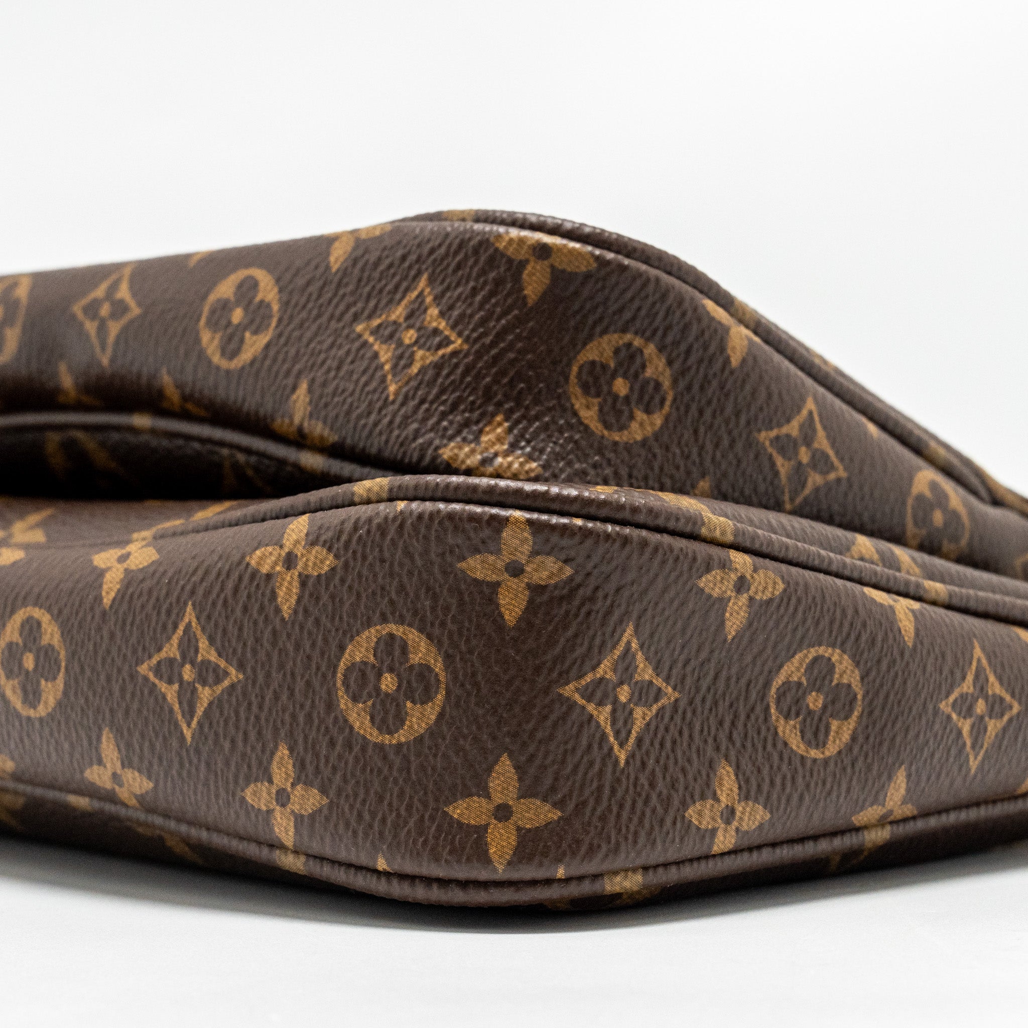 louis-vuitton-multi-pochette-accessoires-monogram-canvas-ghw