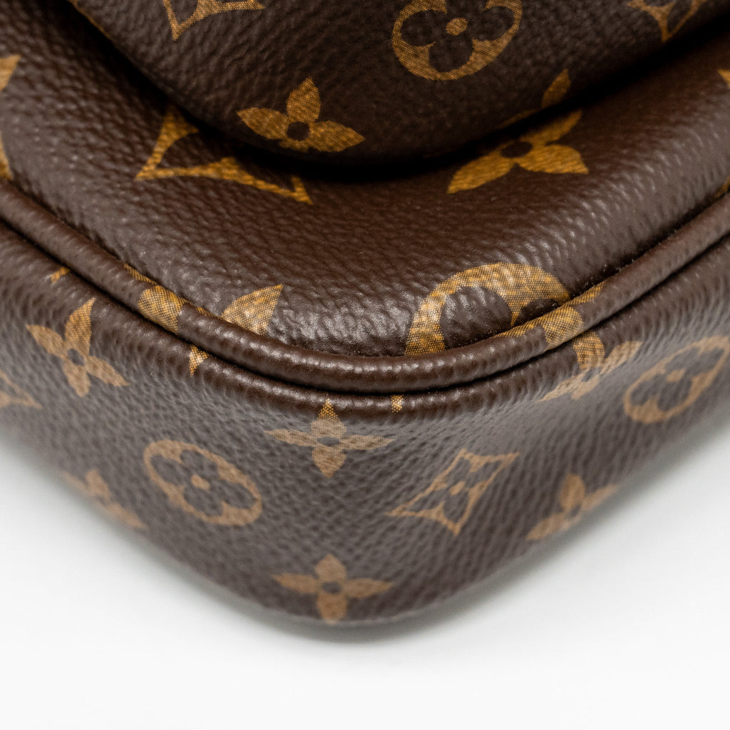 louis-vuitton-multi-pochette-accessoires-monogram-canvas-ghw