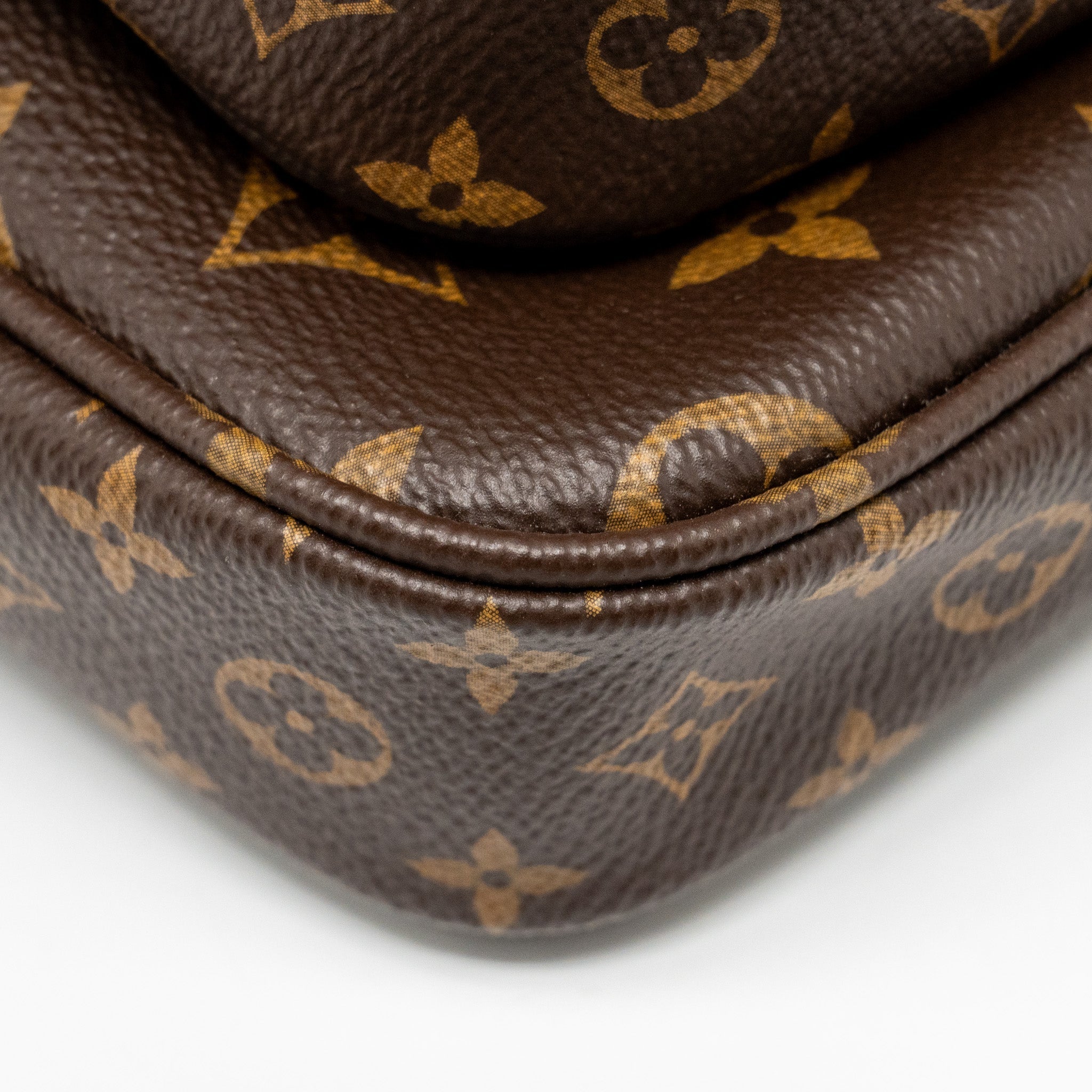 louis-vuitton-multi-pochette-accessoires-monogram-canvas-ghw