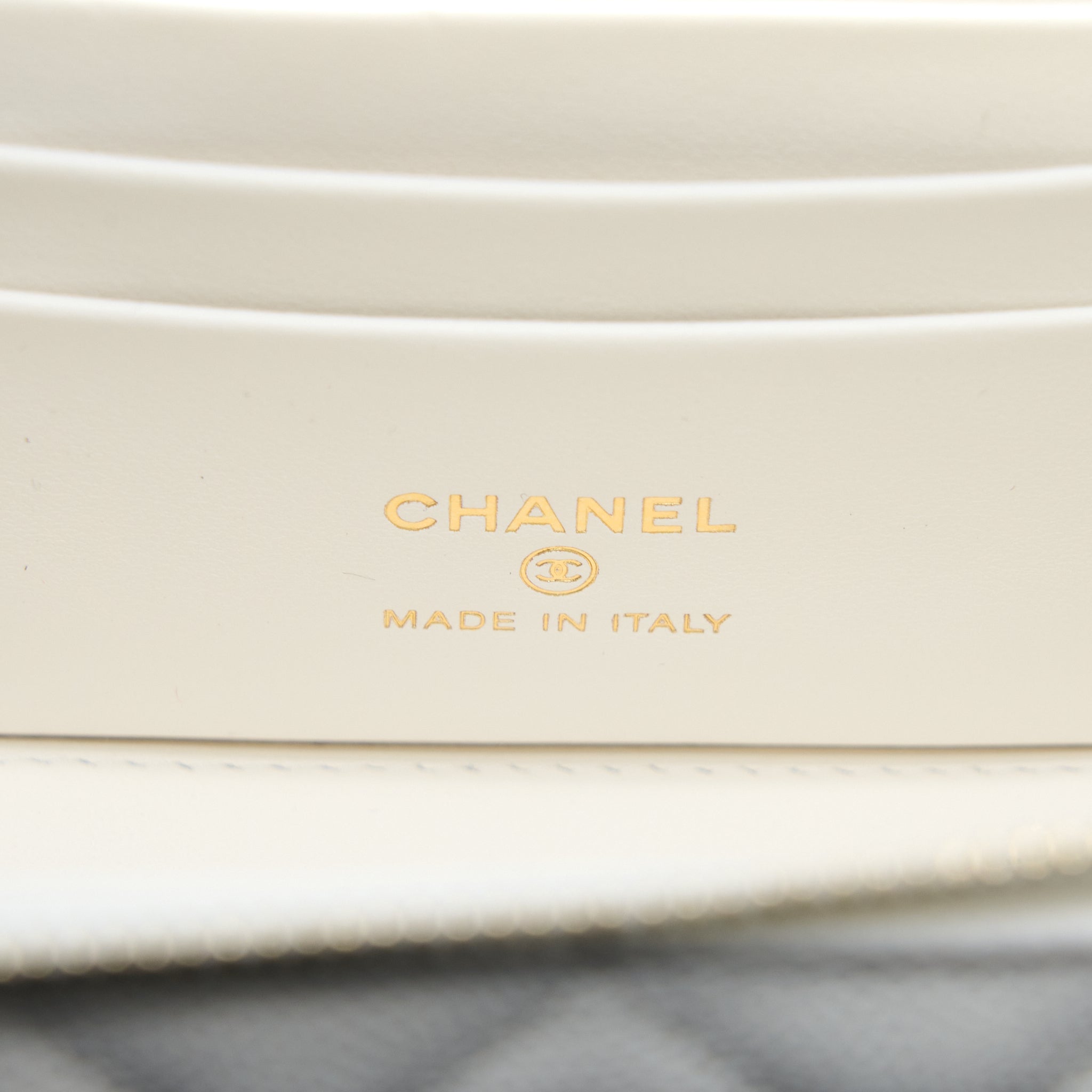 chanel-long-vanity-with-chain-caviar-white-lghw-microchip