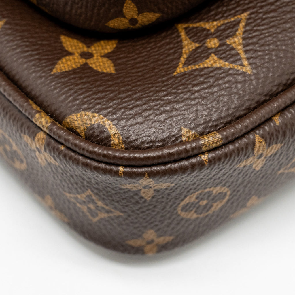 louis-vuitton-multi-pochette-accessoires-monogram-canvas-ghw
